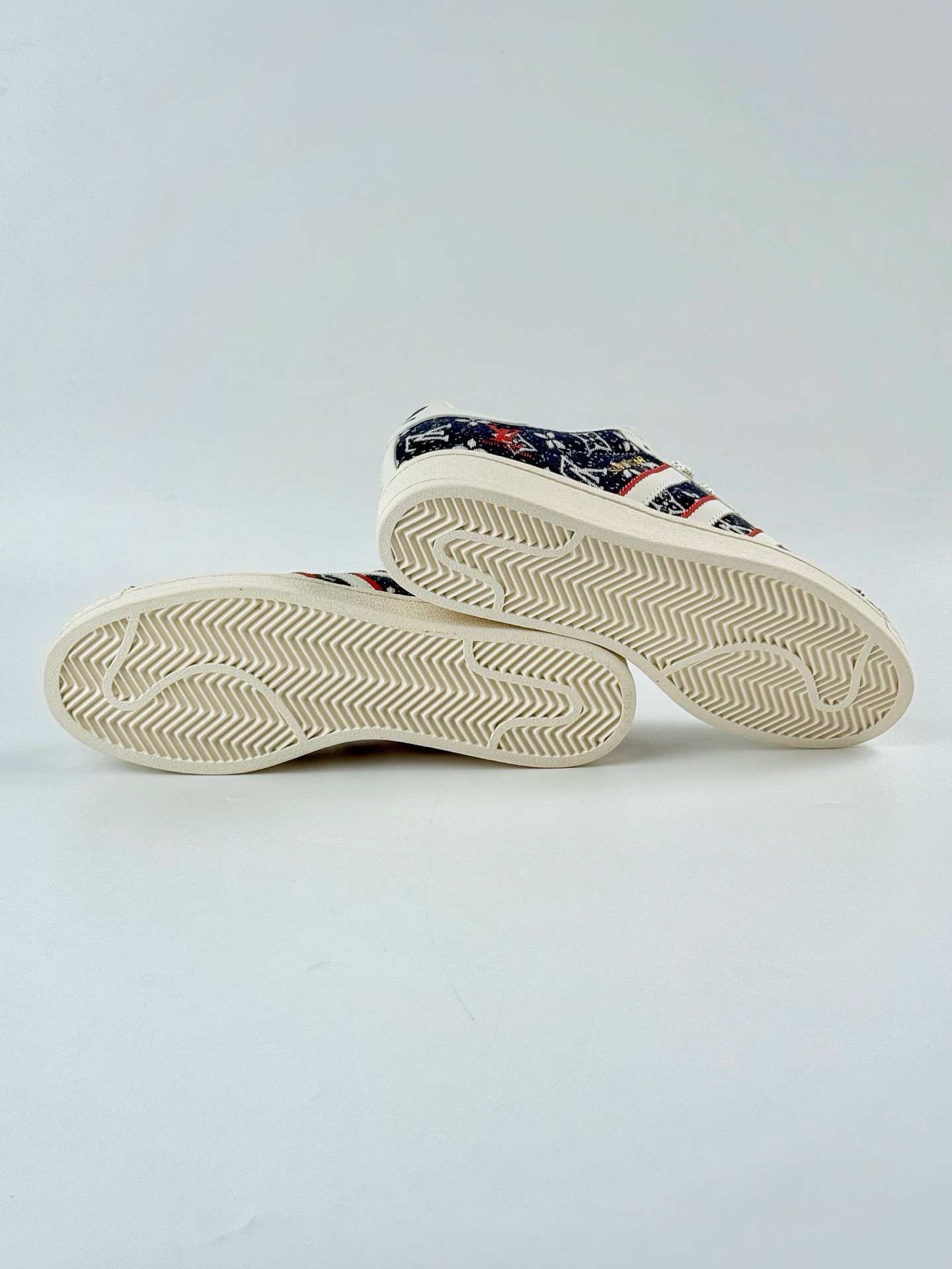 220 AD Originals Superstar x Louis Vuitton 黑白红满天星 JY8910