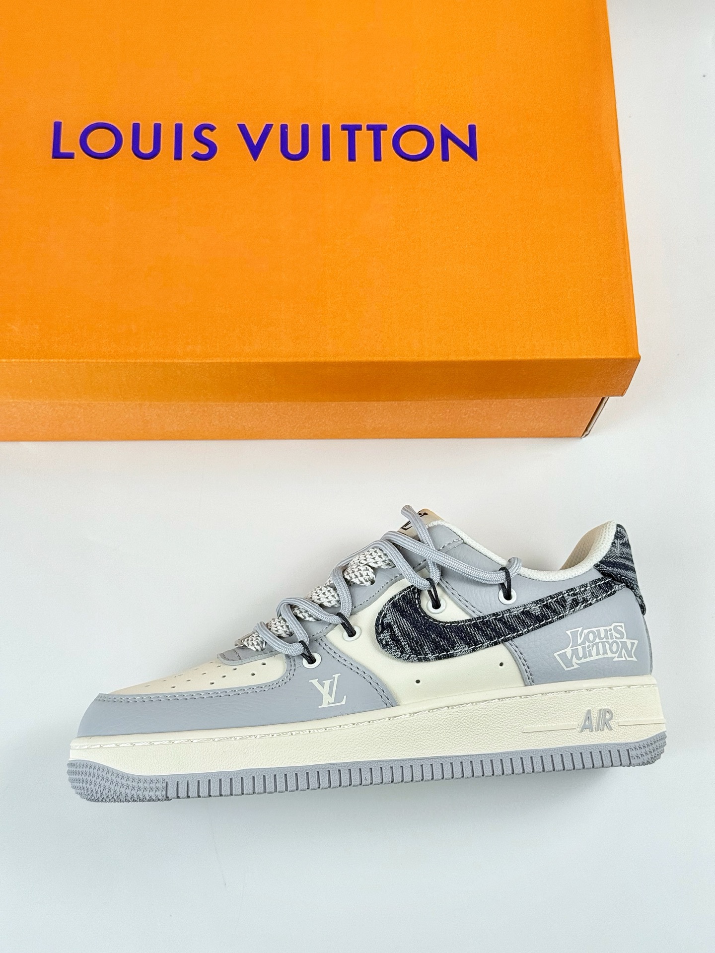 260 Nike Air Force 1 Low 07 x Louis Vuitton 灰白满天星 DM6868-099