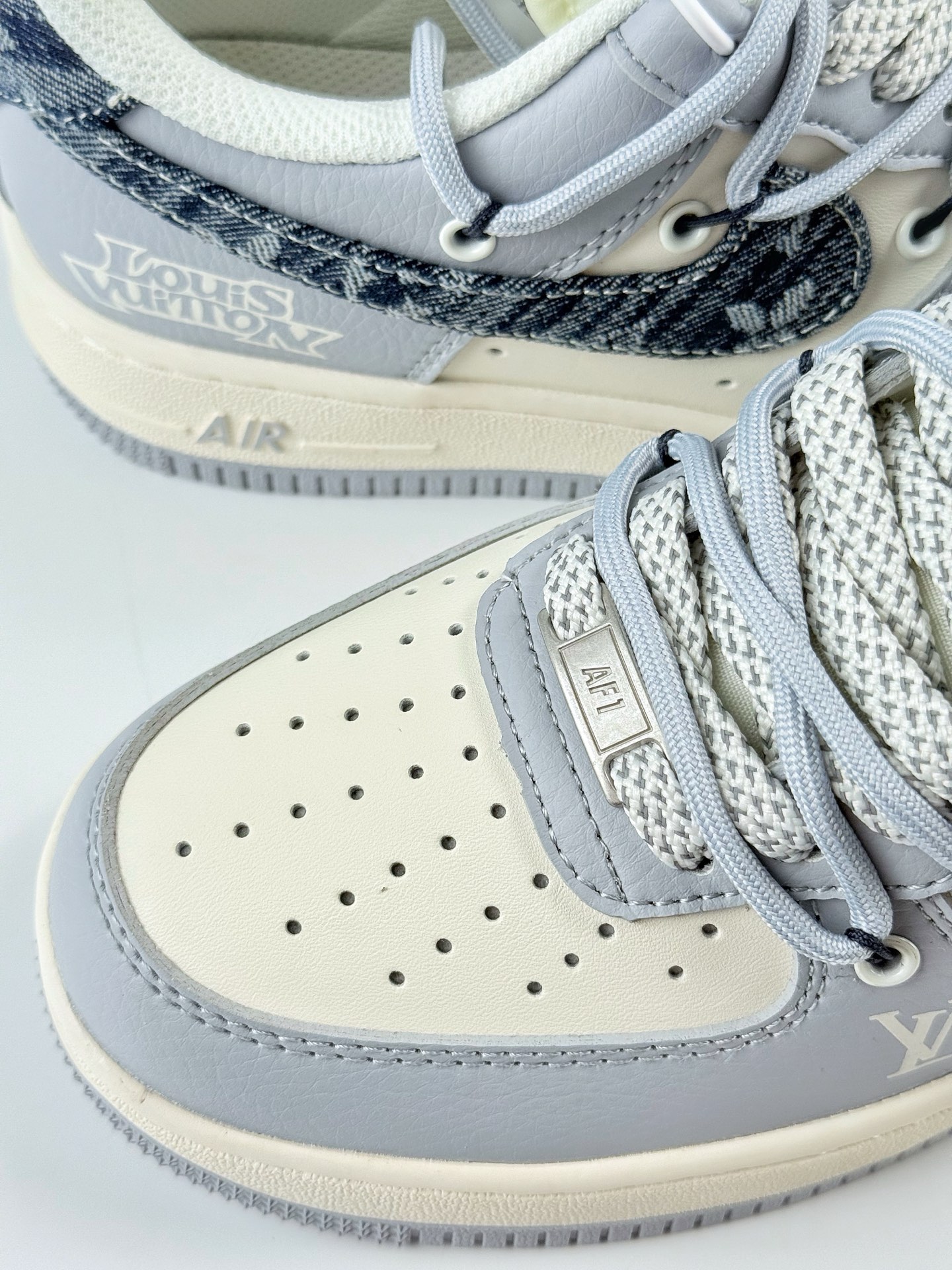 260 Nike Air Force 1 Low 07 x Louis Vuitton 灰白满天星 DM6868-099