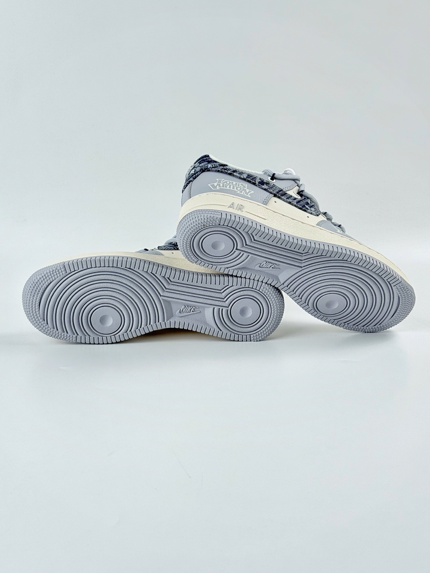 260 Nike Air Force 1 Low 07 x Louis Vuitton 灰白满天星 DM6868-099