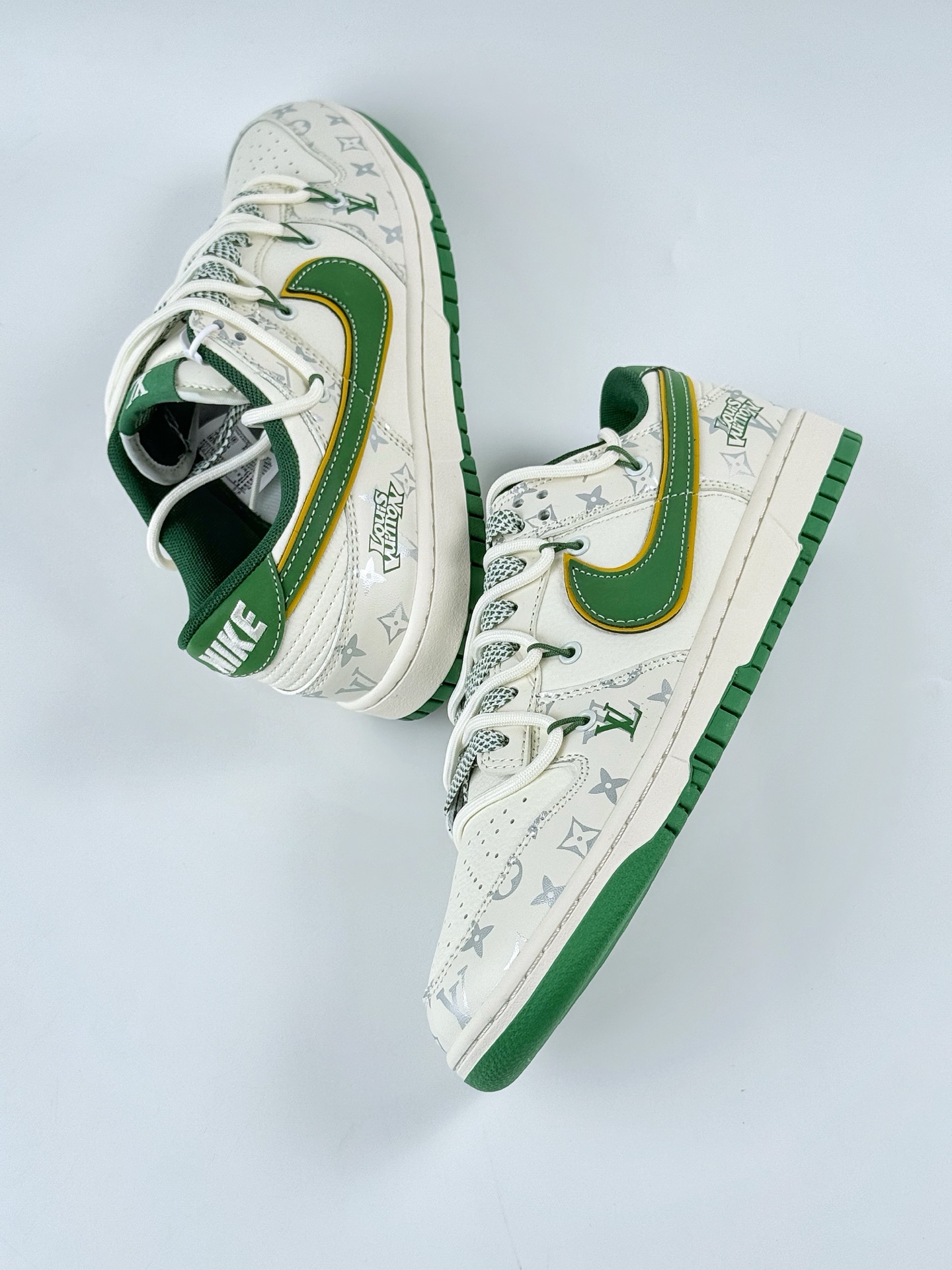 300 Nike SB Dunk Low x Louis Vuitton 白绿满天星 DM6868-103