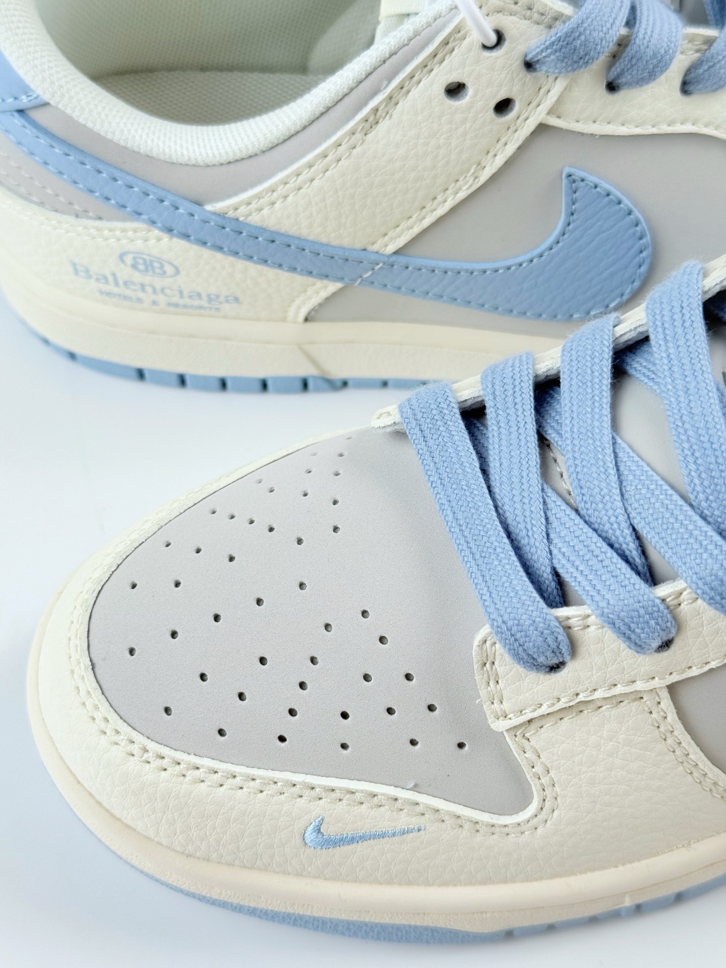 280 Nike SB Dunk Low x Balenciaga 白灰蓝小勾 ZH2598-273