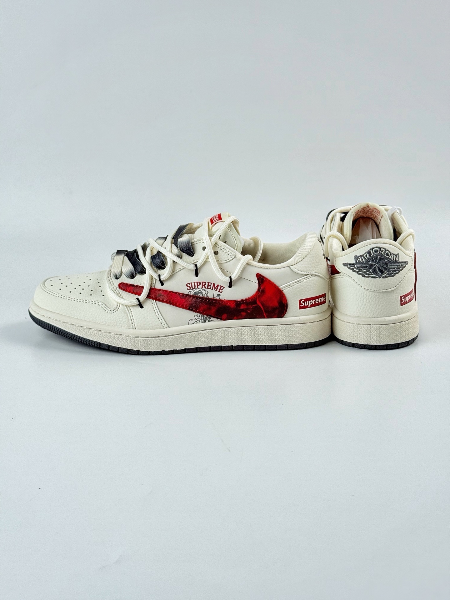 300 Travis Scott x Nike Air Jordan 1 Low x Supreme Air Jordan 1 Low 反转白红倒钩 DM6868-109 Size：36 36.5 37.5 38 38.5 39 40 40.5 41 42 42.5 43 44 44.5 45
