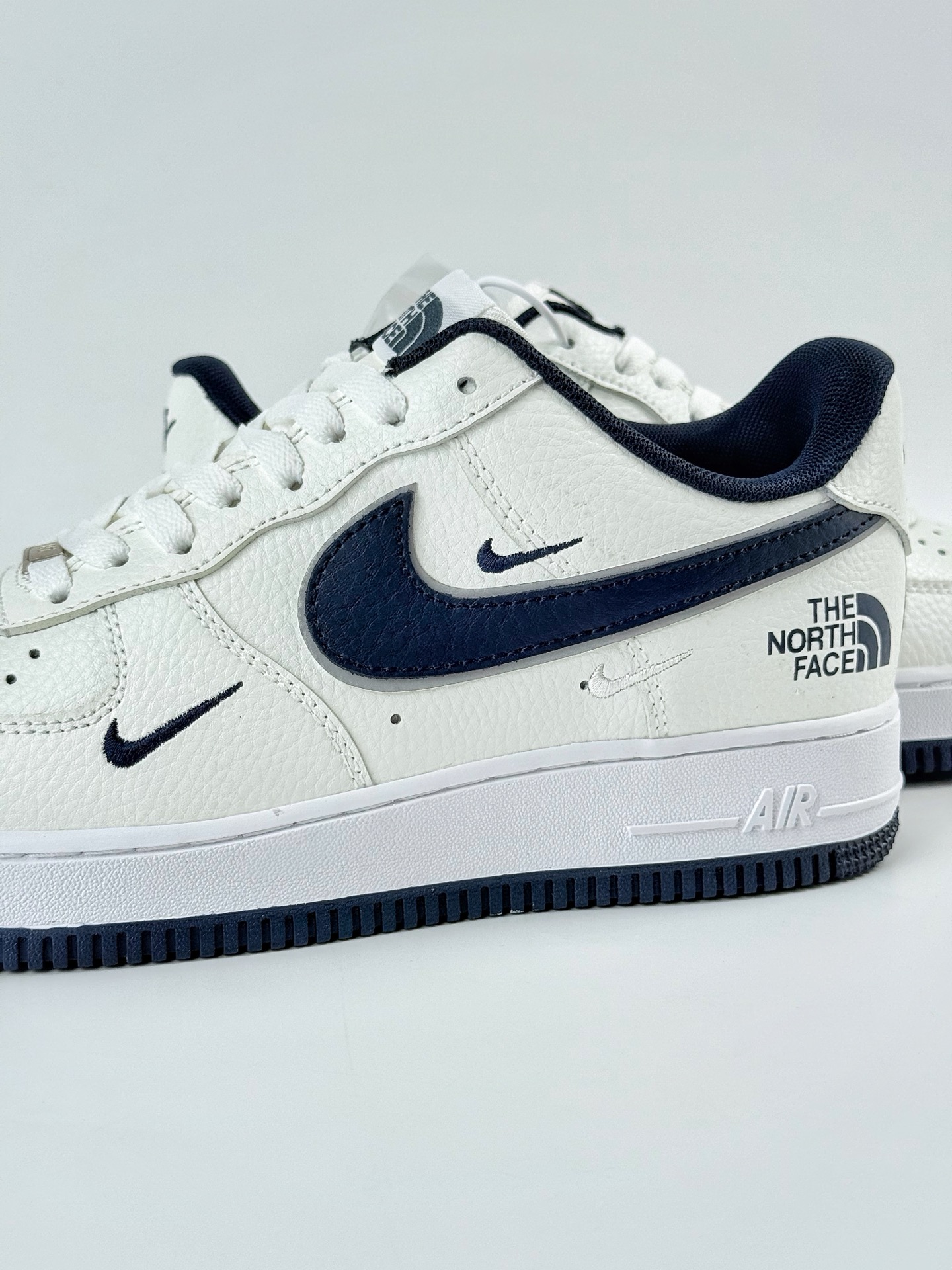 260 Nike Air Force 1 Low 07 x The North Face 白蓝三小勾 AM1588-008