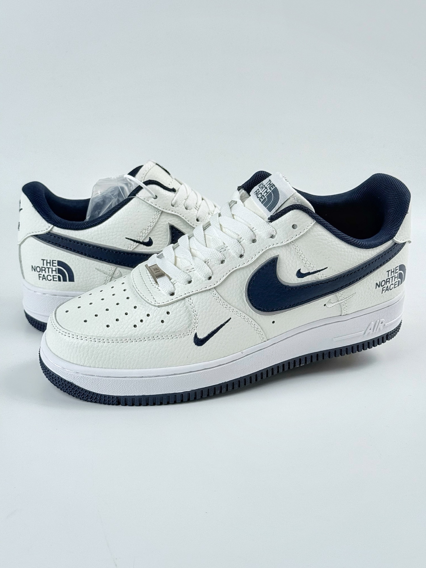 260 Nike Air Force 1 Low 07 x The North Face 白蓝三小勾 AM1588-008