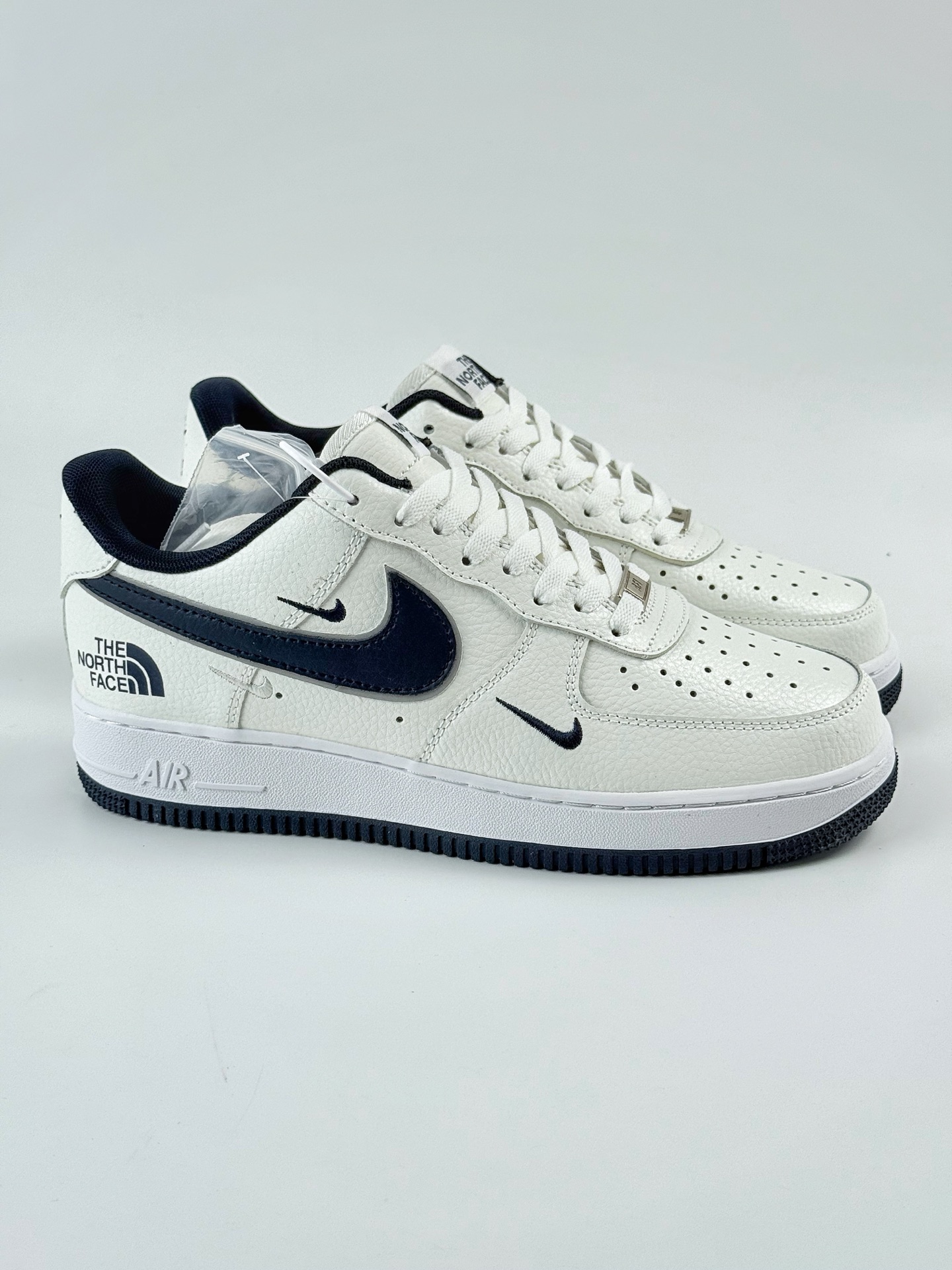 260 Nike Air Force 1 Low 07 x The North Face 白蓝三小勾 AM1588-008