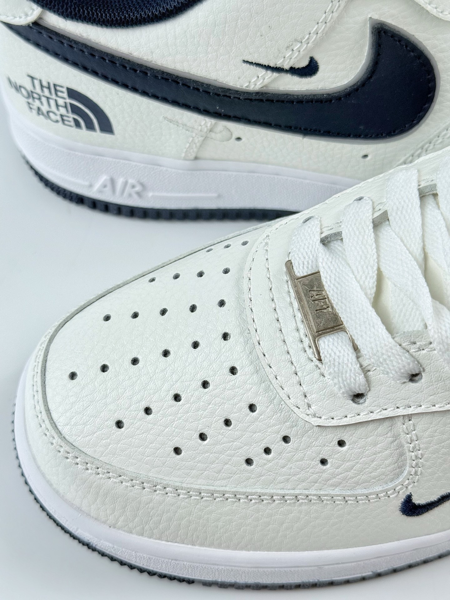 260 Nike Air Force 1 Low 07 x The North Face 白蓝三小勾 AM1588-008