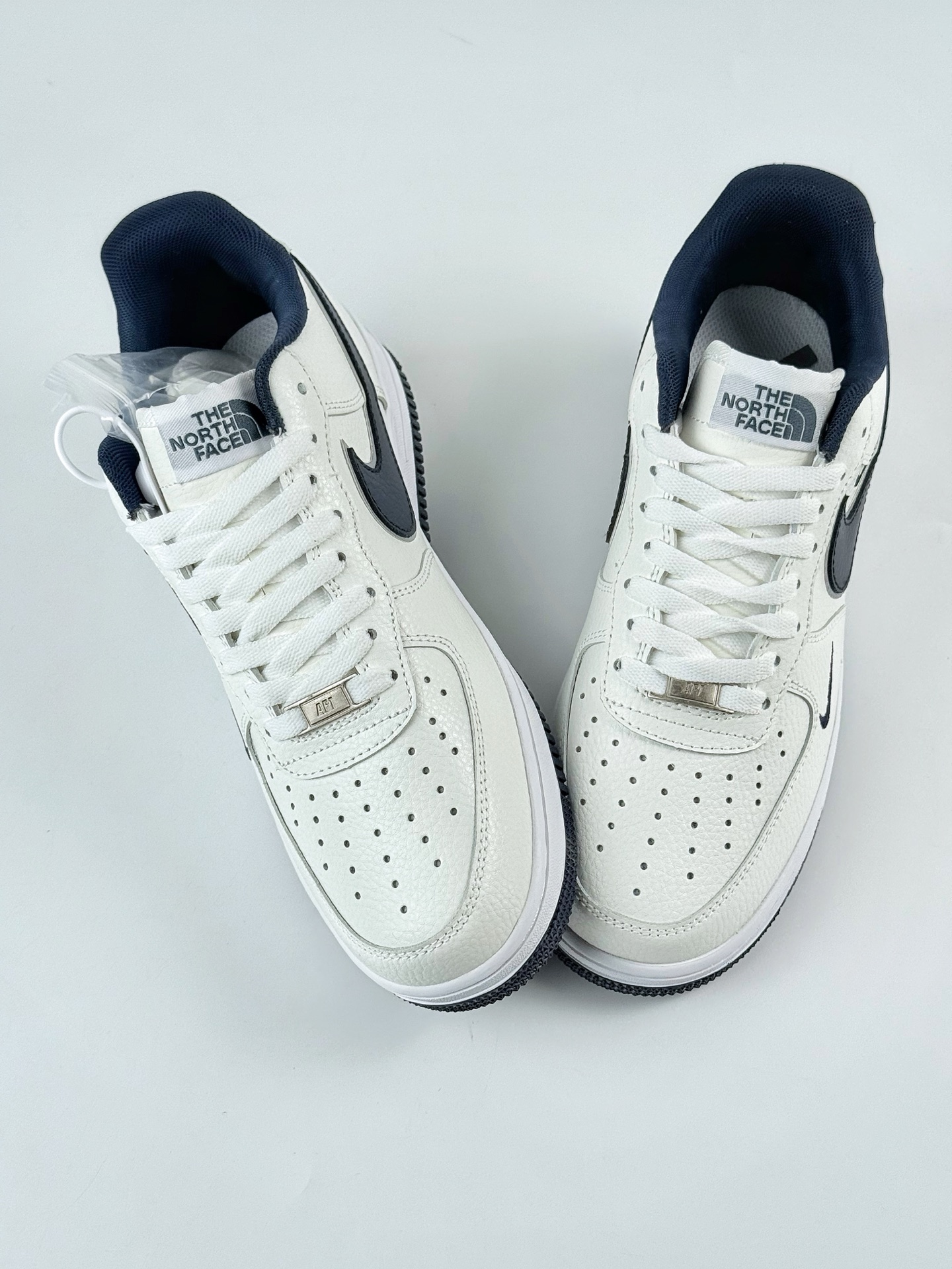 260 Nike Air Force 1 Low 07 x The North Face 白蓝三小勾 AM1588-008