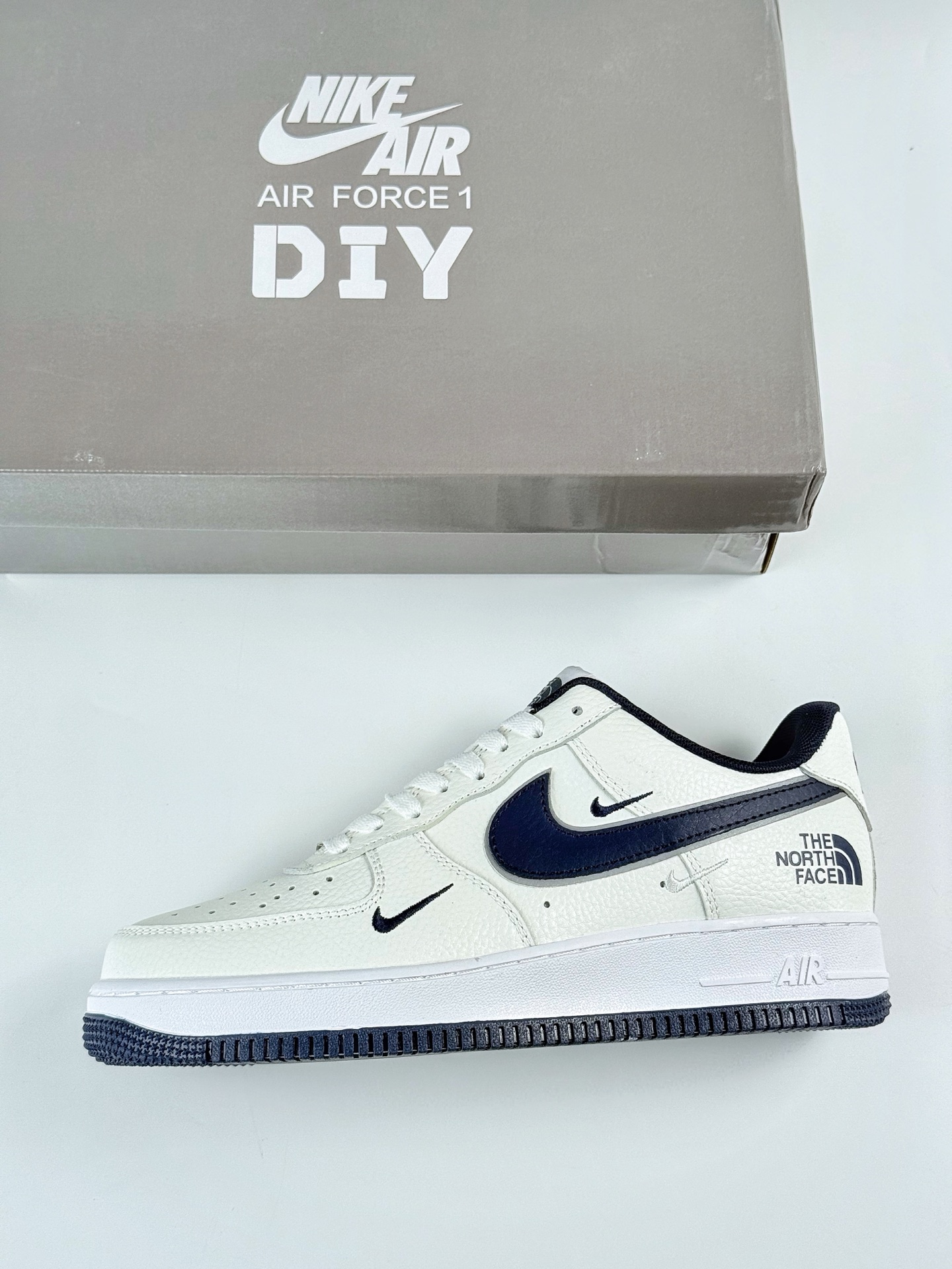 260 Nike Air Force 1 Low 07 x The North Face 白蓝三小勾 AM1588-008