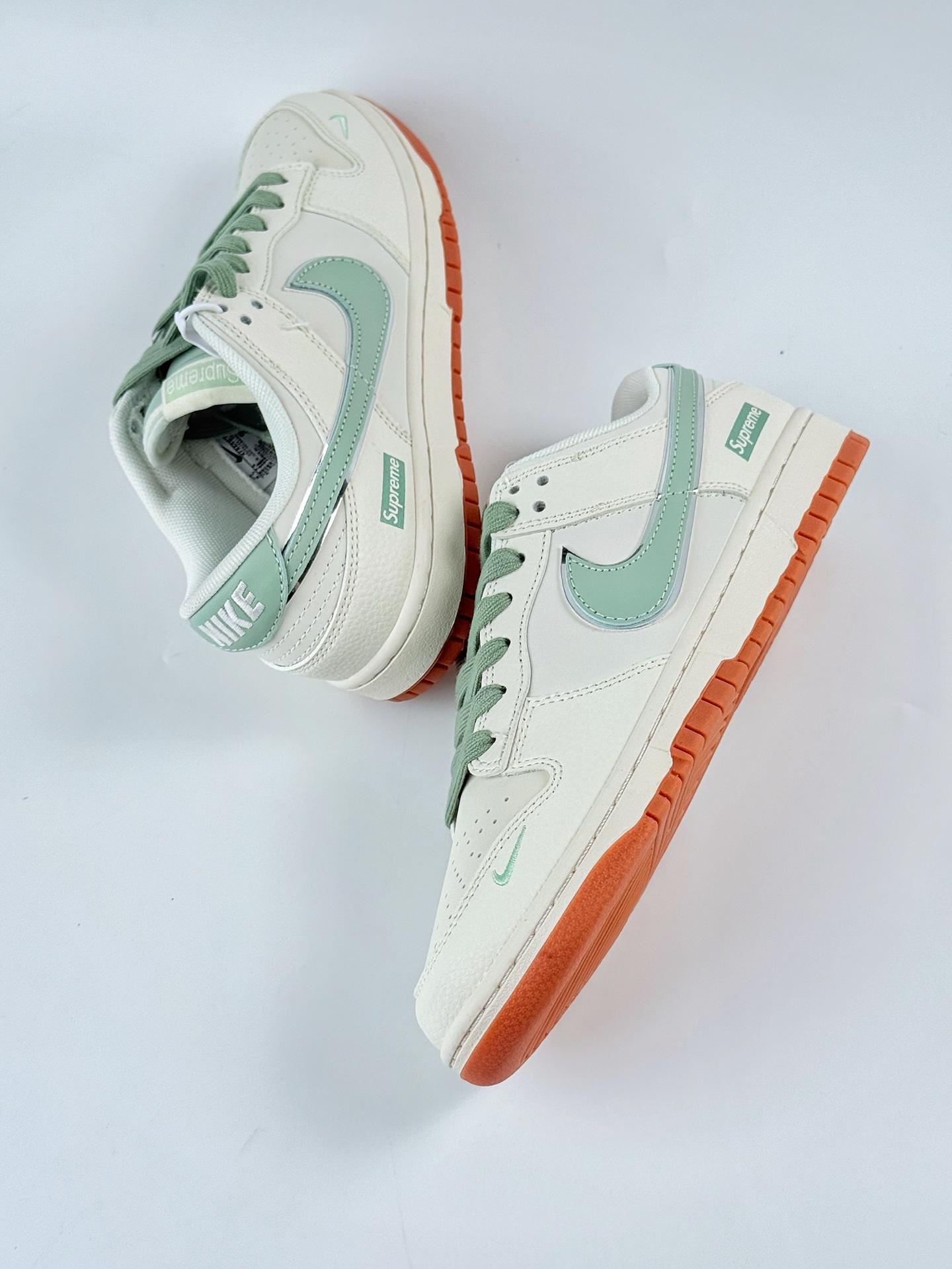 260 Nike SB Dunk Low x Supreme 白绿小勾 XF8698-089