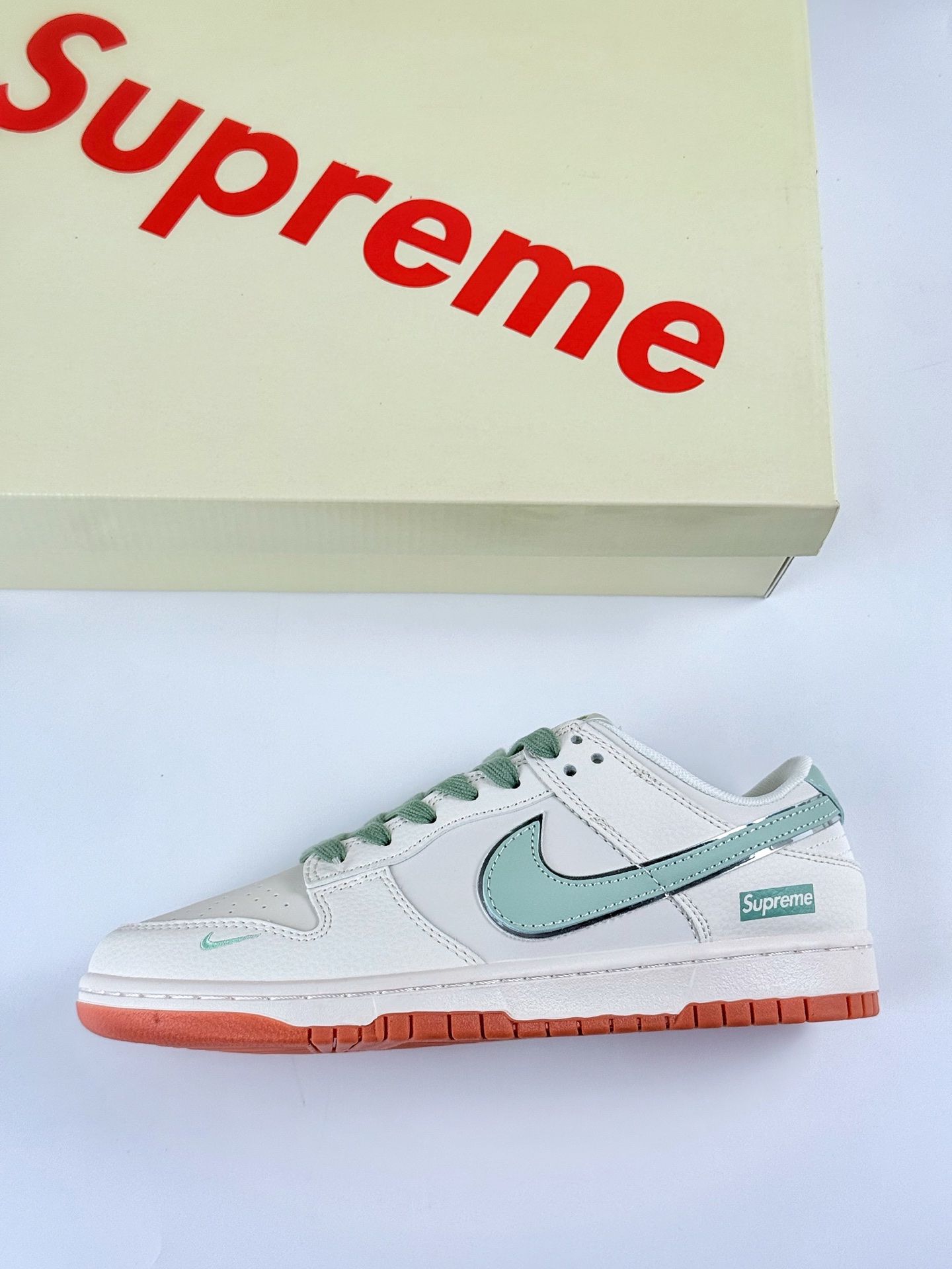 260 Nike SB Dunk Low x Supreme 白绿小勾 XF8698-089