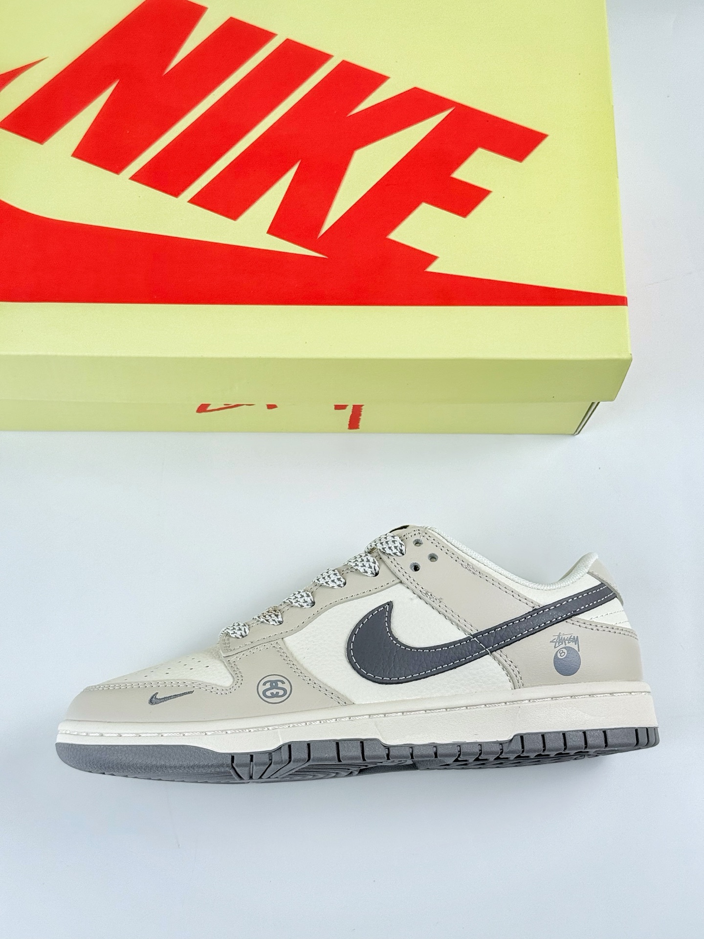 Nike SB Dunk Low x Stussy 米白小勾满天星 XF8698-085