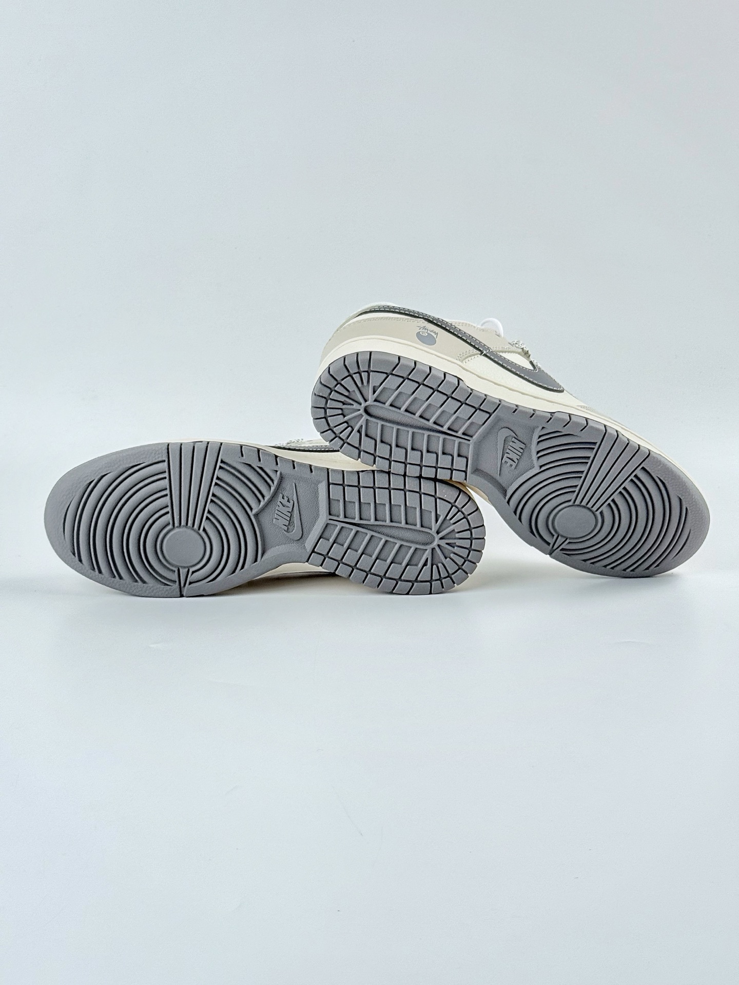 Nike SB Dunk Low x Stussy 米白小勾满天星 XF8698-085