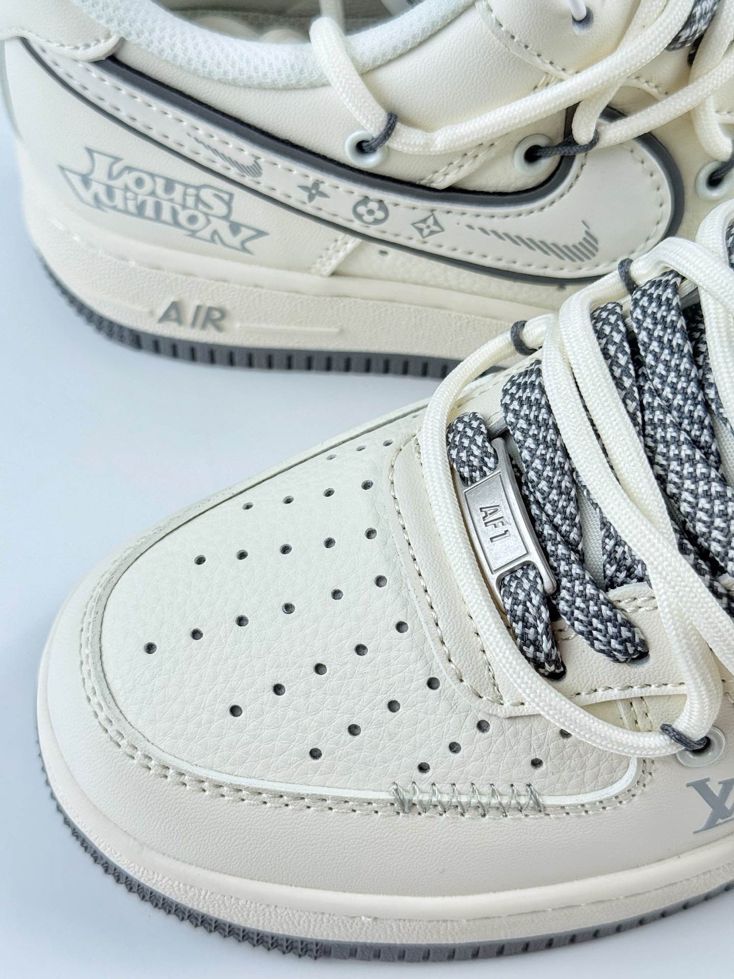 260 Nike Air Force 1 Low 07 x Louis Vuitton 米白双小勾满天星 DM6868-100