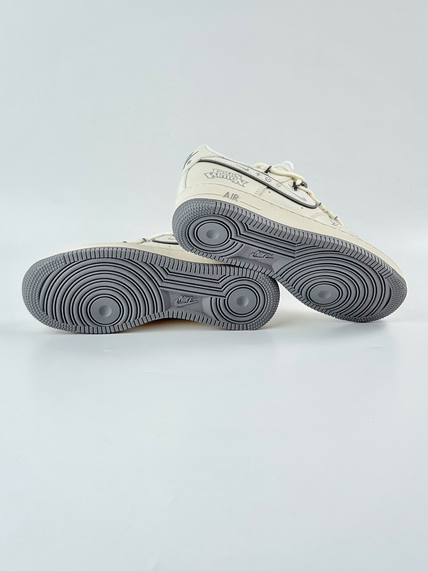 260 Nike Air Force 1 Low 07 x Louis Vuitton 米白双小勾满天星 DM6868-100