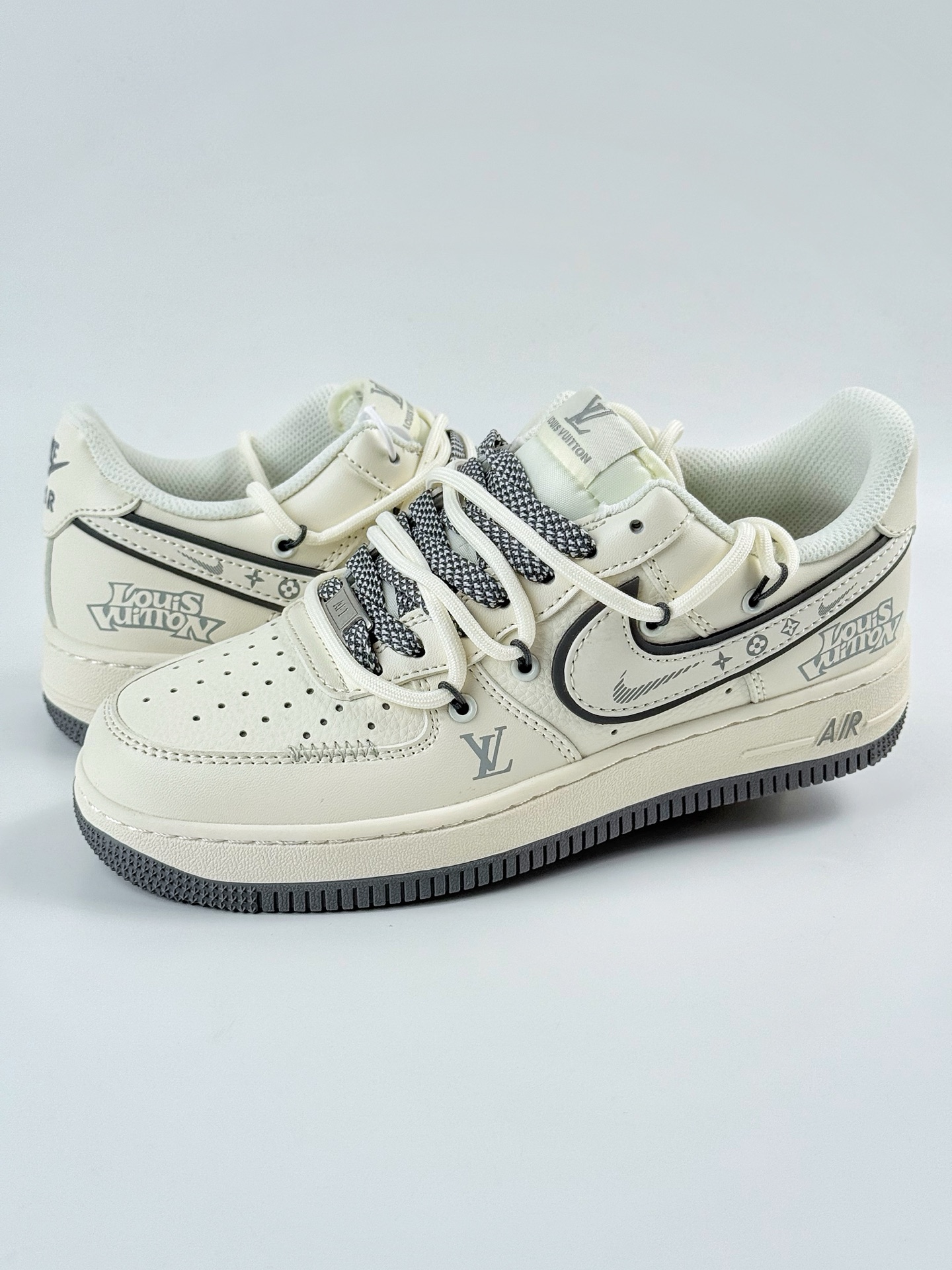 260 Nike Air Force 1 Low 07 x Louis Vuitton 米白双小勾满天星 DM6868-100