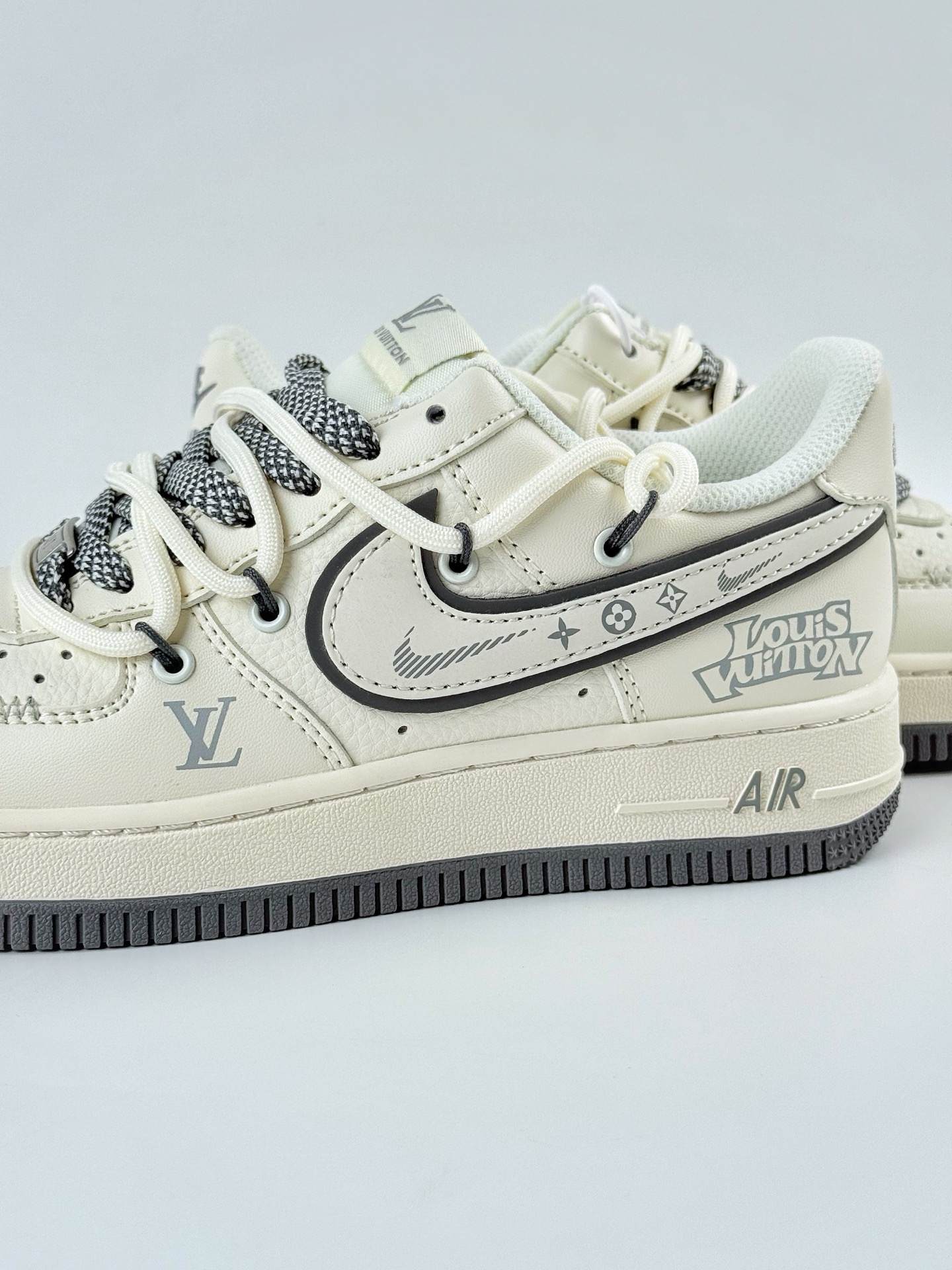 260 Nike Air Force 1 Low 07 x Louis Vuitton 米白双小勾满天星 DM6868-100