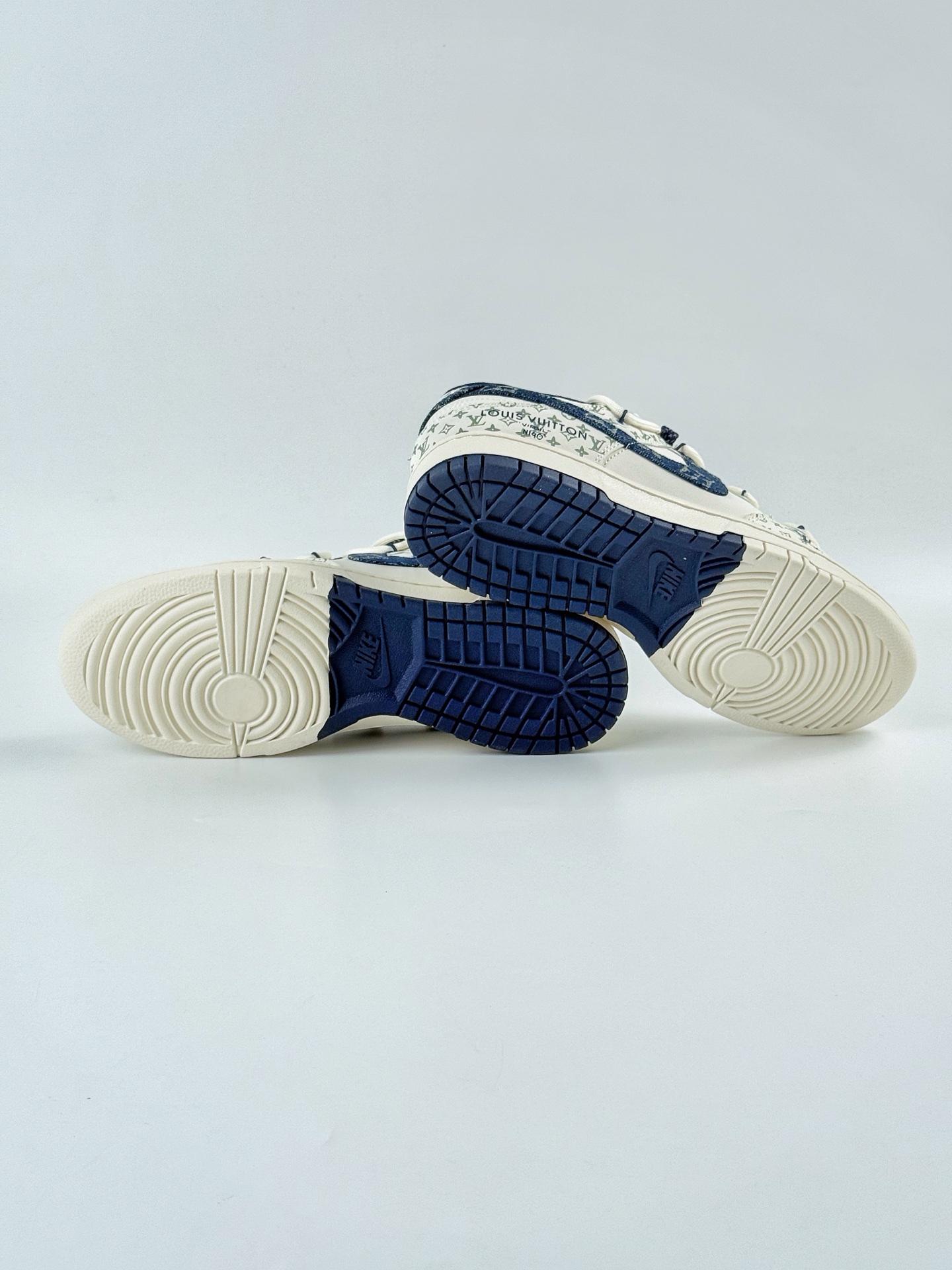 Nike SB Dunk Low x Louis Vuitton 白蓝满天星 YX5066-329