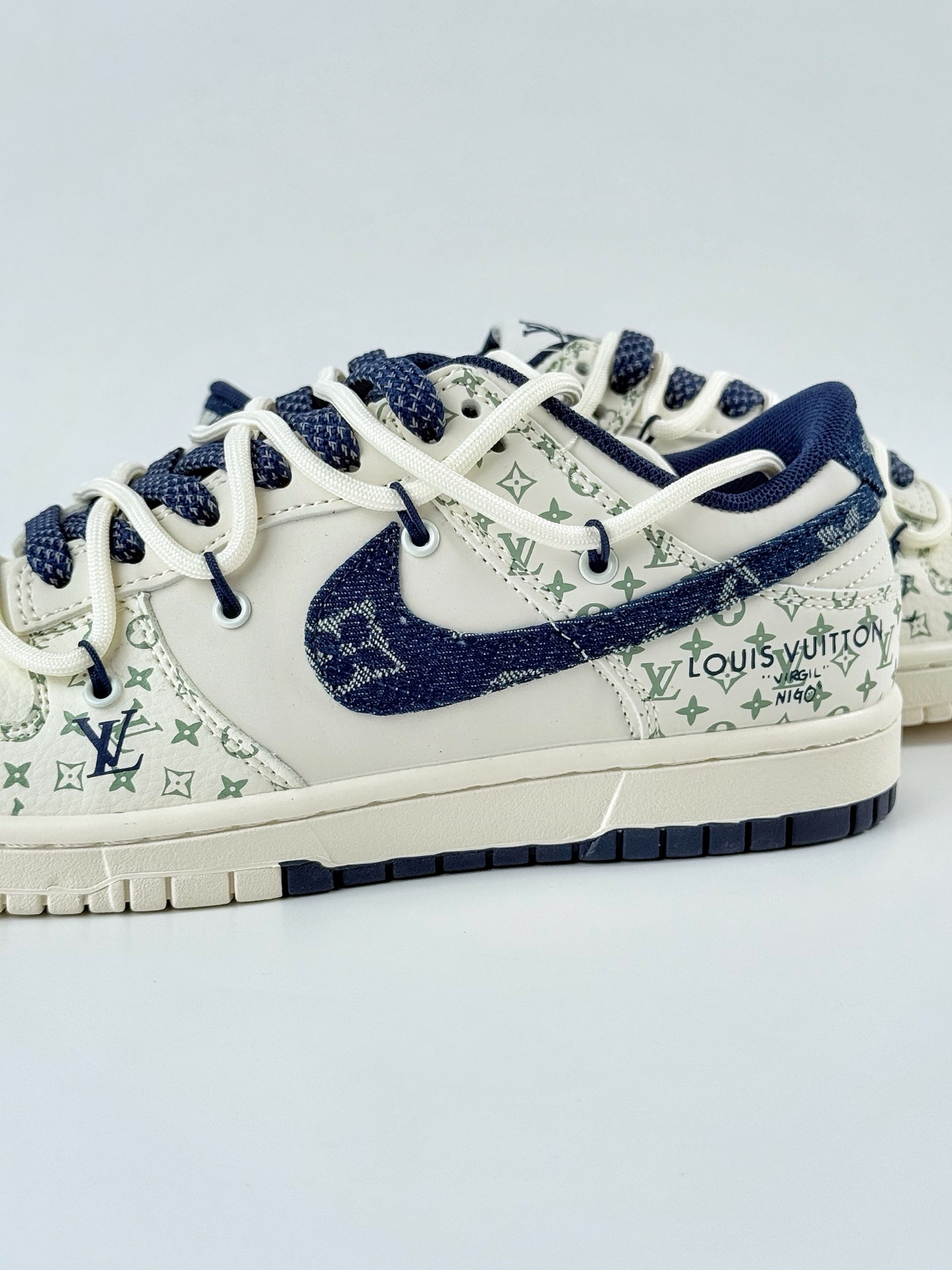 Nike SB Dunk Low x Louis Vuitton 白蓝满天星 YX5066-329