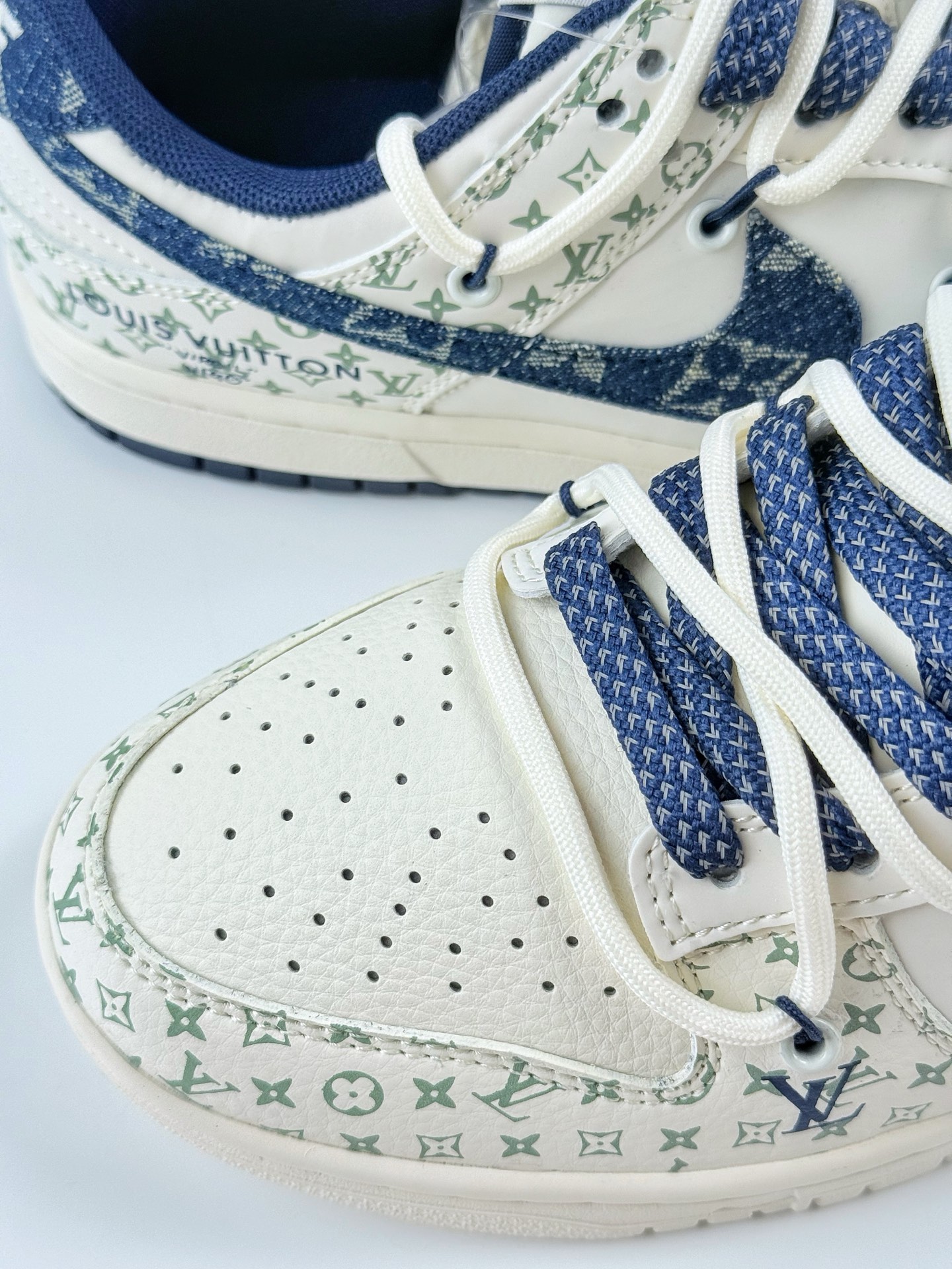 Nike SB Dunk Low x Louis Vuitton 白蓝满天星 YX5066-329