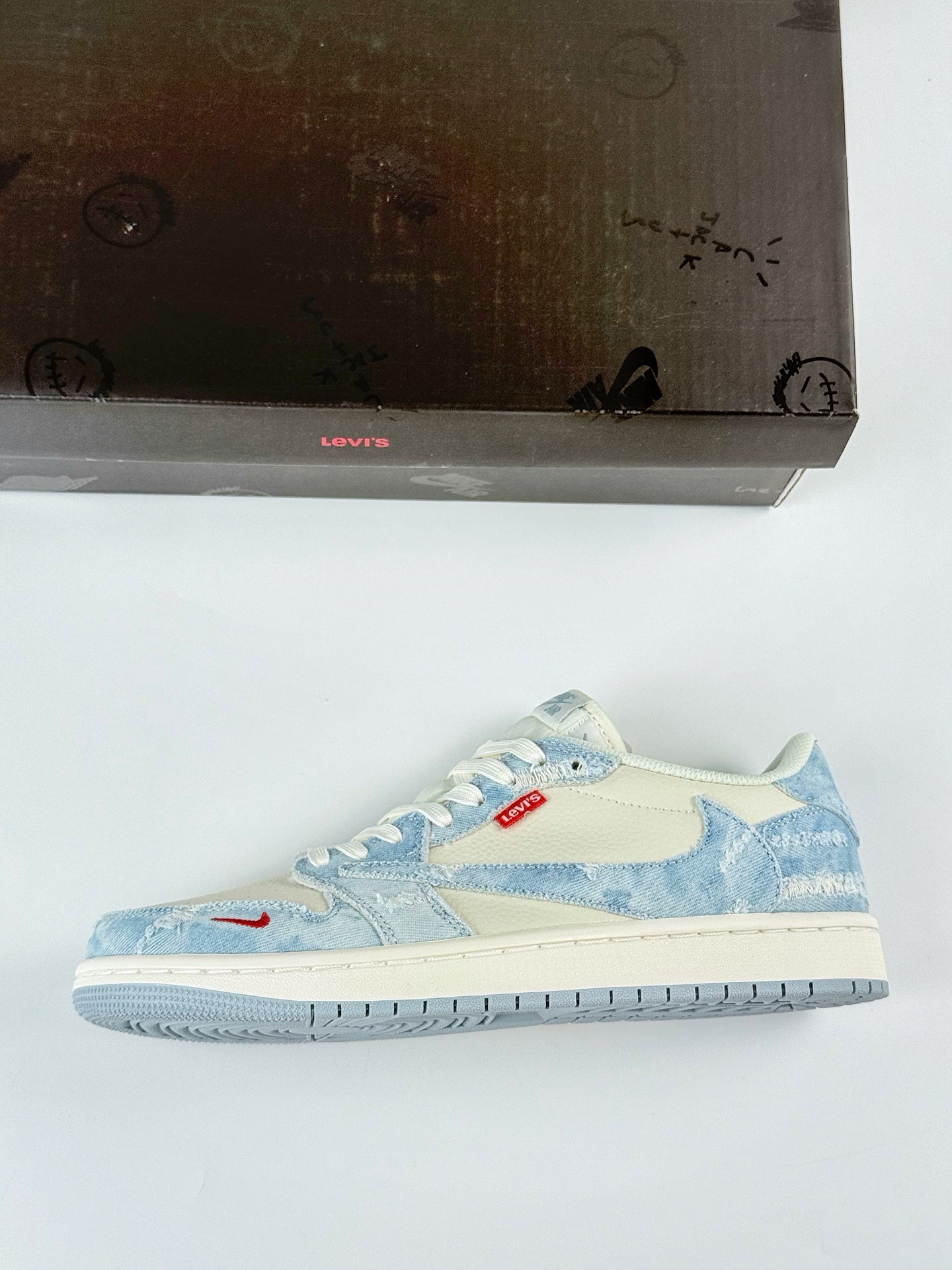 280 Travis Scott x Nike Air Jordan 1 Low x Levi's Air Jordan 1 Low 反转蓝白小勾倒钩 LE2436-137