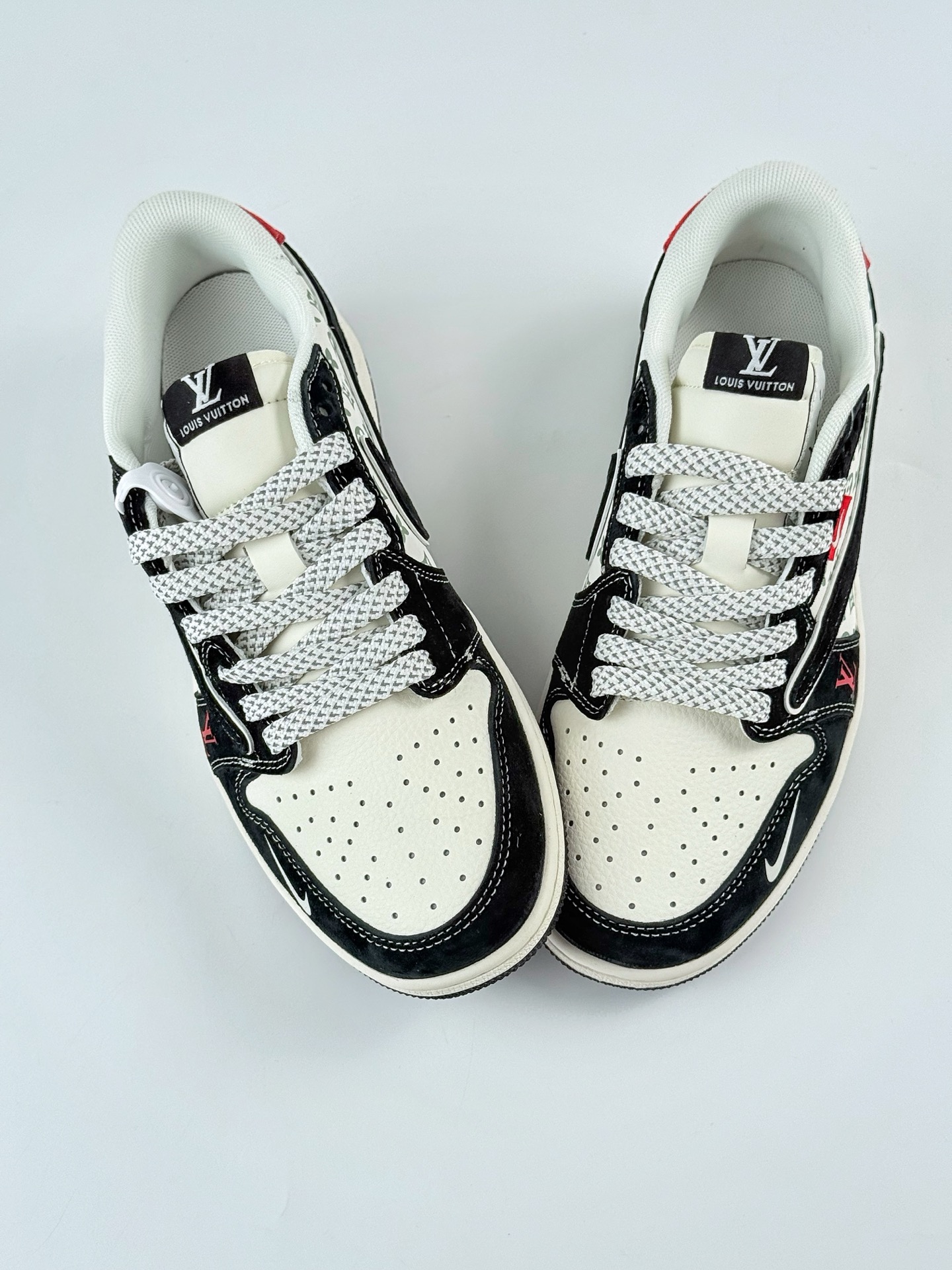 280 Travis Scott x Nike Air Jordan 1 Low x Louis Vuitton Air Jordan 1 Low 反转黑白红小勾满天星倒钩 YX5066-333