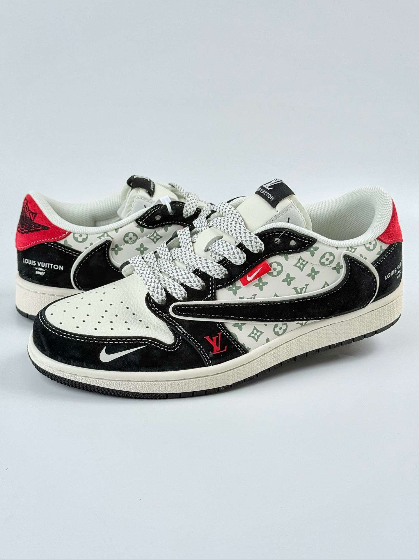 280 Travis Scott x Nike Air Jordan 1 Low x Louis Vuitton Air Jordan 1 Low 反转黑白红小勾满天星倒钩 YX5066-333