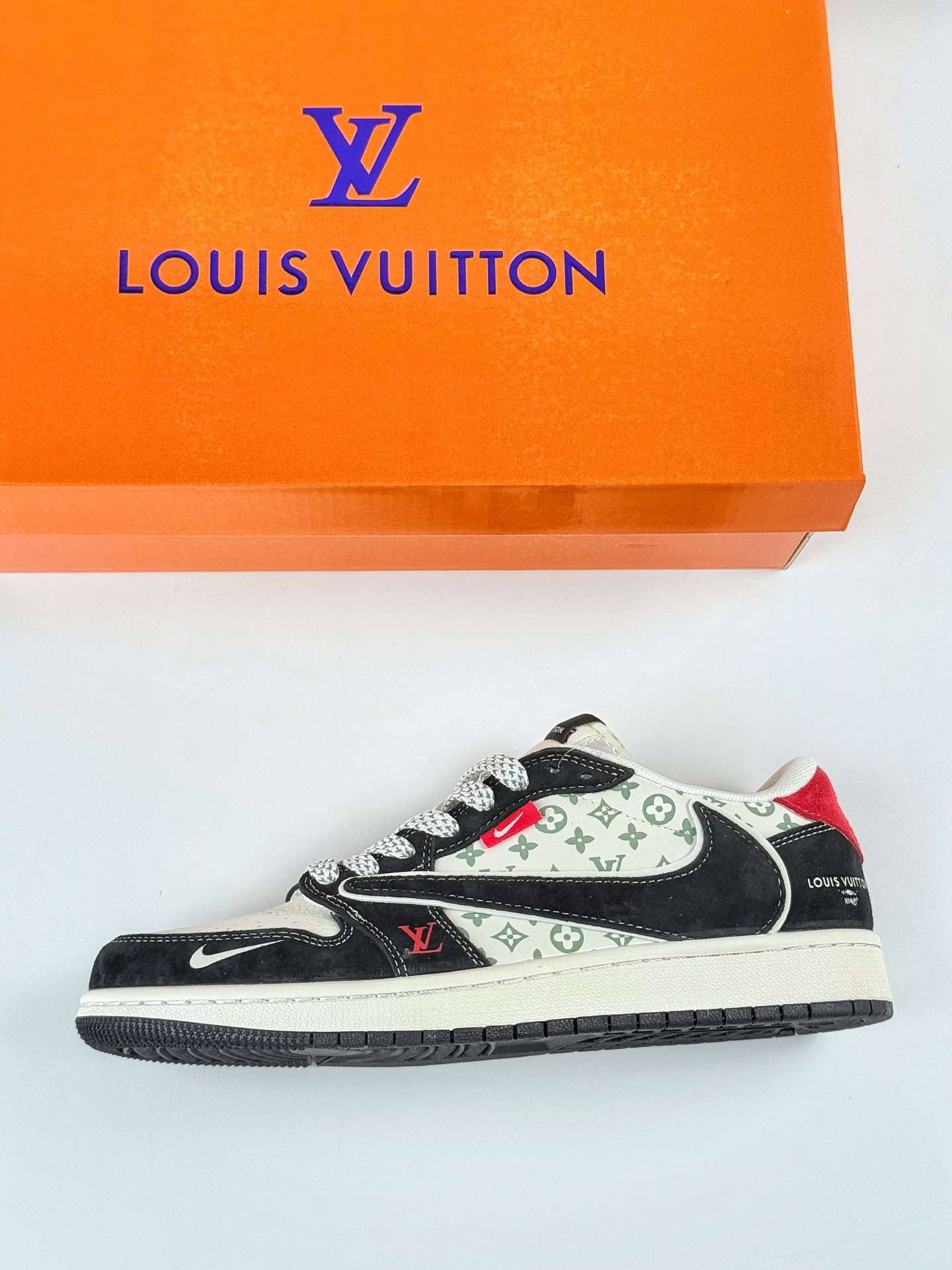 280 Travis Scott x Nike Air Jordan 1 Low x Louis Vuitton Air Jordan 1 Low 反转黑白红小勾满天星倒钩 YX5066-333