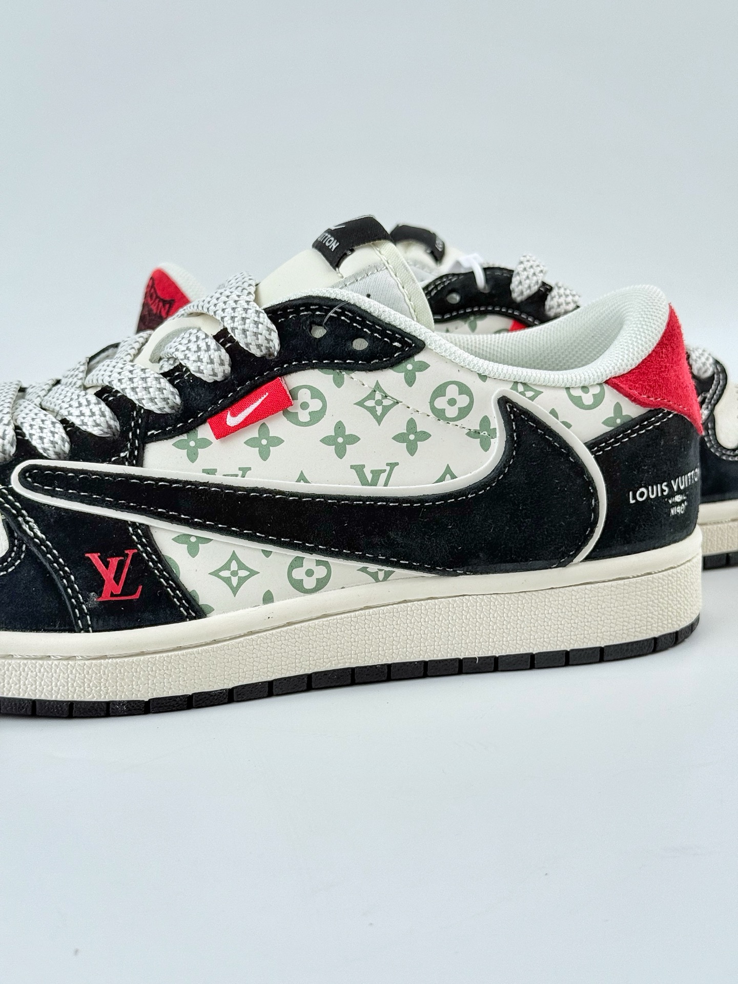 280 Travis Scott x Nike Air Jordan 1 Low x Louis Vuitton Air Jordan 1 Low 反转黑白红小勾满天星倒钩 YX5066-333