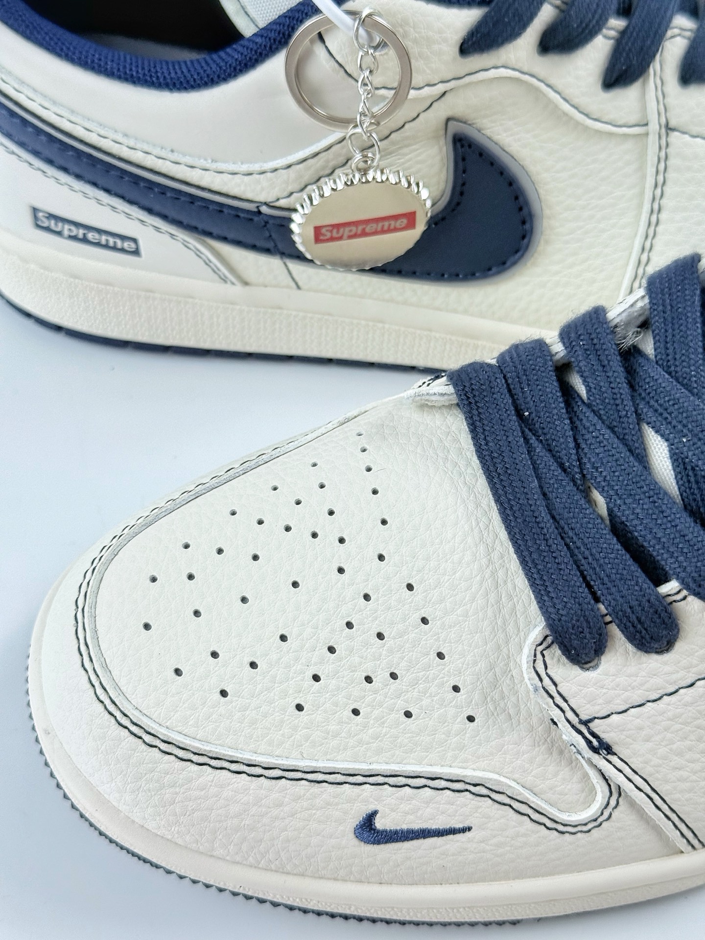 280 Air Jordan 1 Retro Low x Supreme 白蓝小勾 XX3168-176