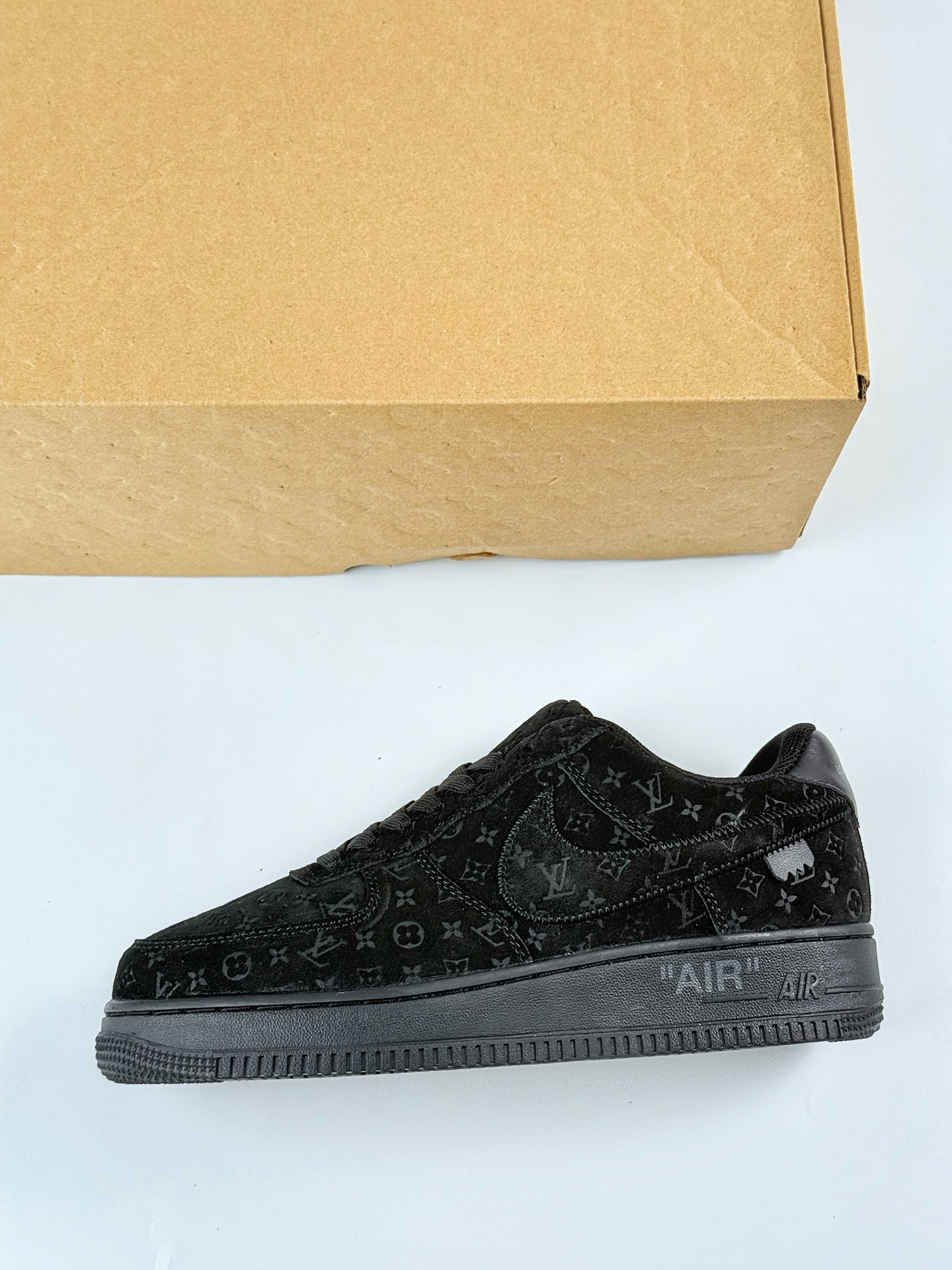 230 Nike Air Force 1 Low 07 x Louis Vuitton 纯黑 MS 0232