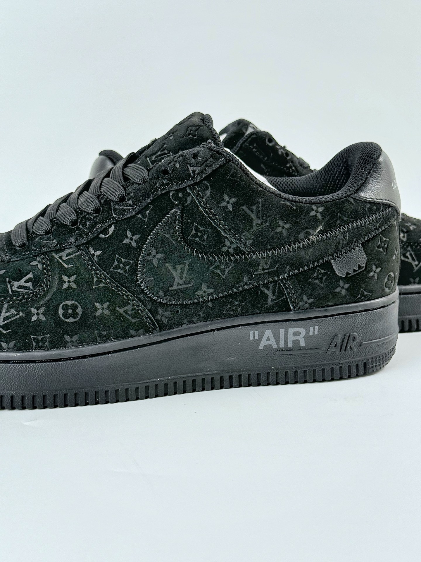 230 Nike Air Force 1 Low 07 x Louis Vuitton 纯黑 MS 0232