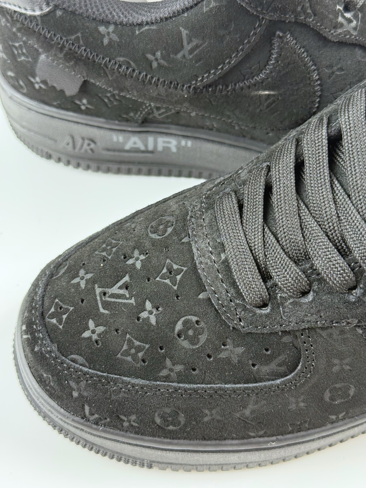 230 Nike Air Force 1 Low 07 x Louis Vuitton 纯黑 MS 0232