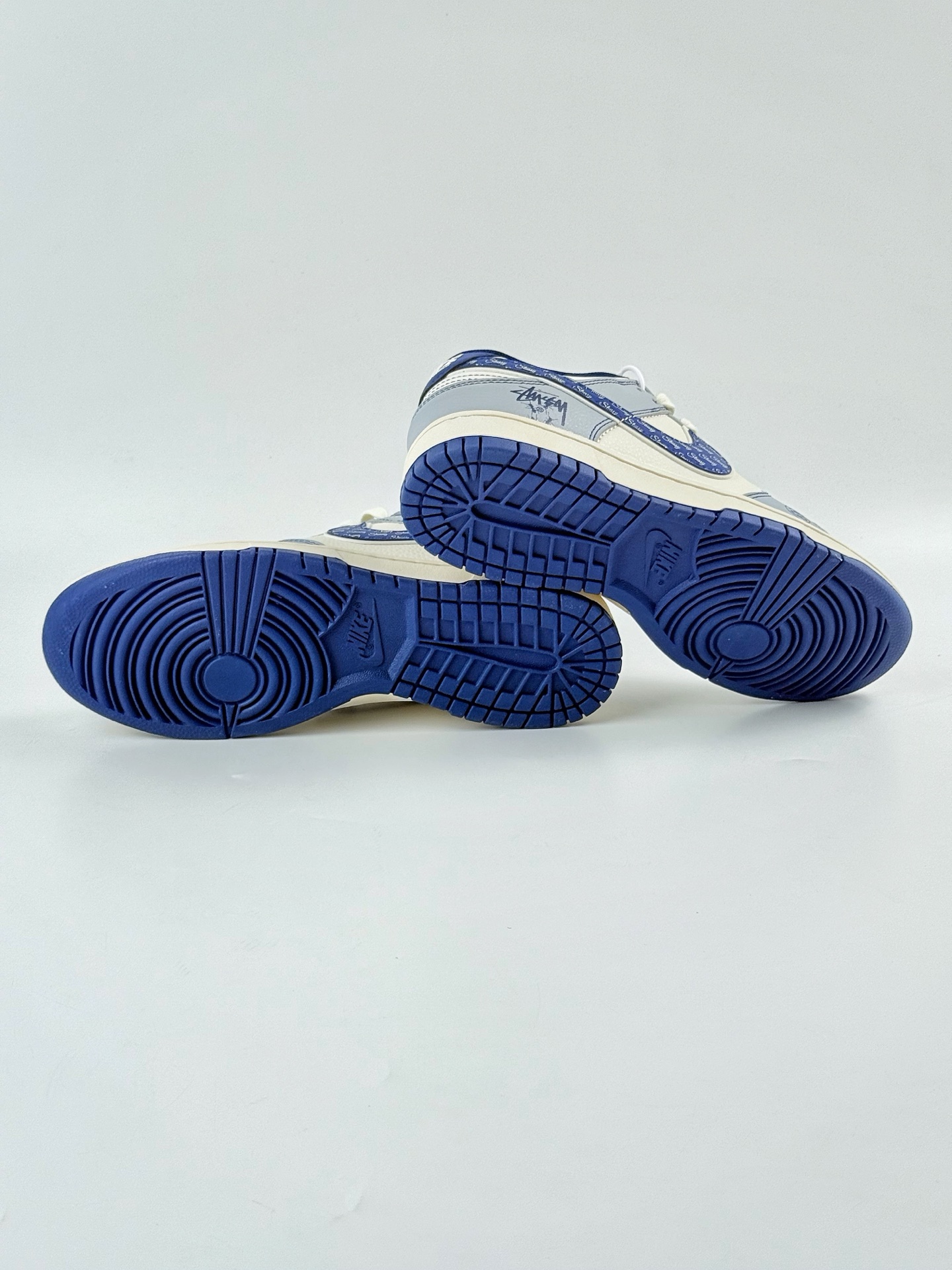 280 Nike SB Dunk Low x Stussy 灰白蓝小勾 XS6089-595