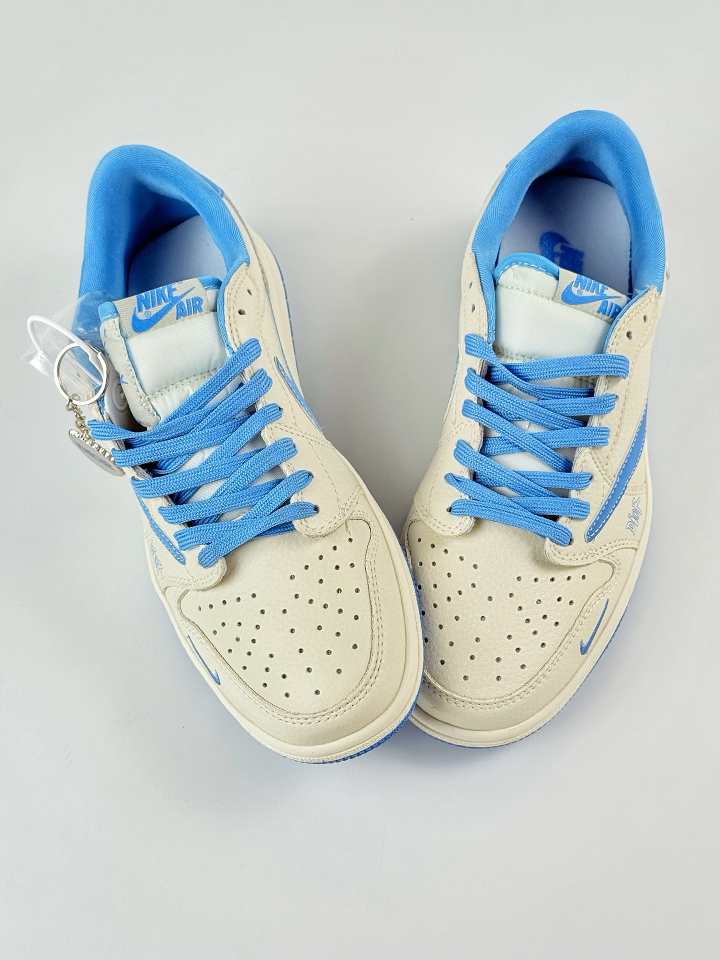 Travis Scott x Nike Air Jordan 1 Low x DIOR Air Jordan 1 Low 反转白蓝小勾倒钩 LD2025-028
