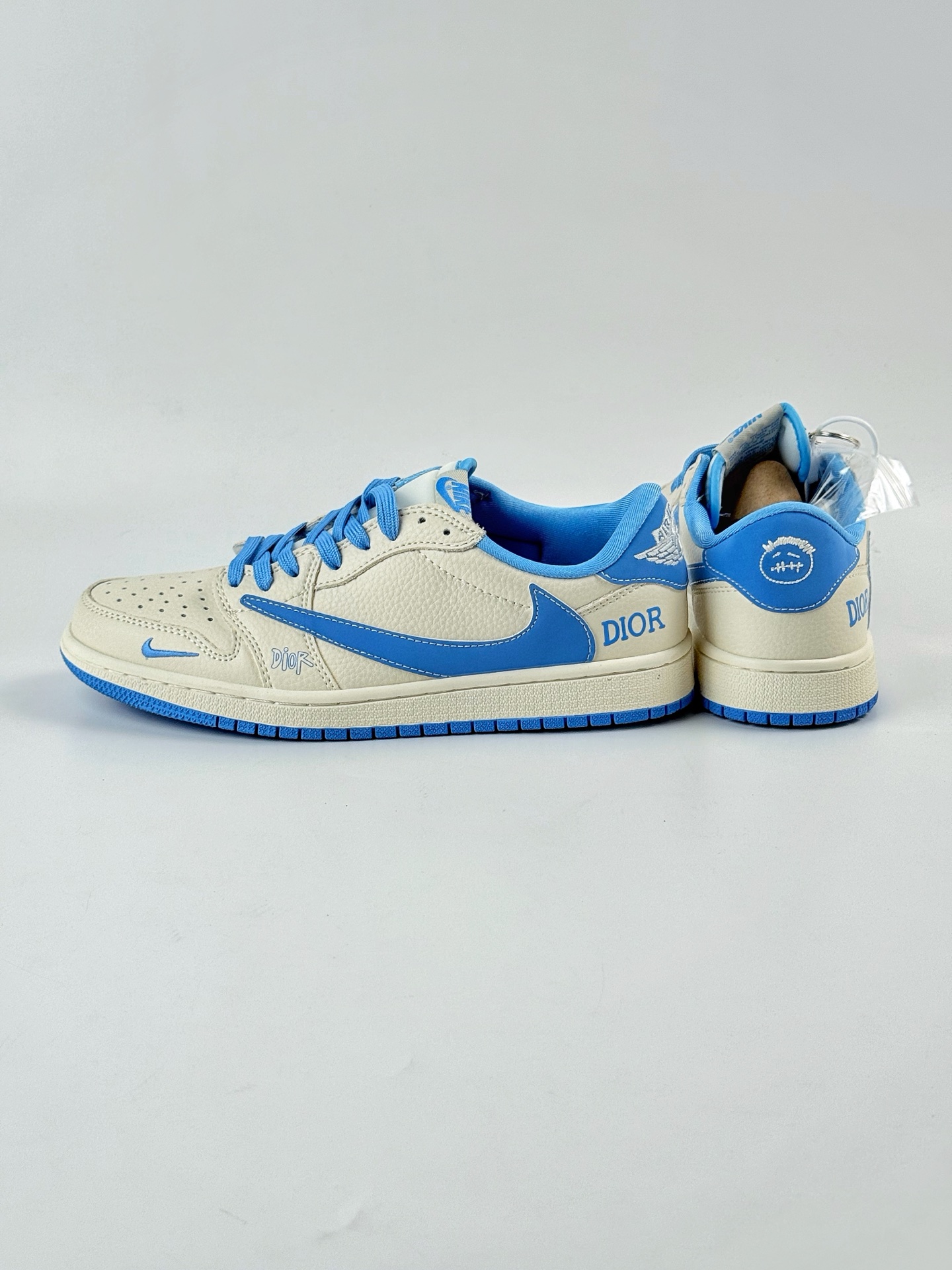 Travis Scott x Nike Air Jordan 1 Low x DIOR Air Jordan 1 Low 反转白蓝小勾倒钩 LD2025-028