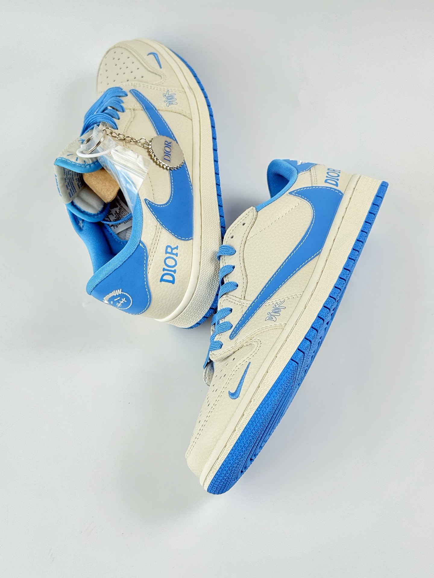 Travis Scott x Nike Air Jordan 1 Low x DIOR Air Jordan 1 Low 反转白蓝小勾倒钩 LD2025-028