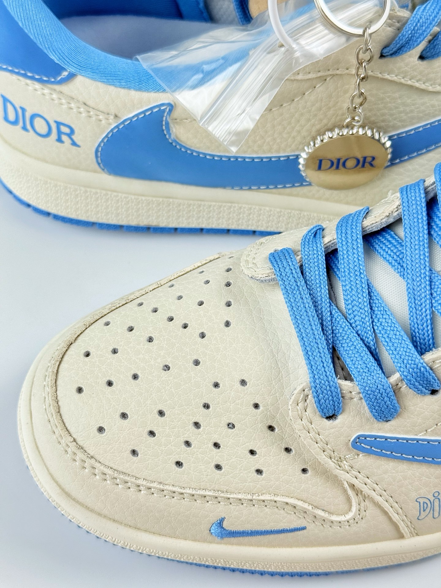 Travis Scott x Nike Air Jordan 1 Low x DIOR Air Jordan 1 Low 反转白蓝小勾倒钩 LD2025-028