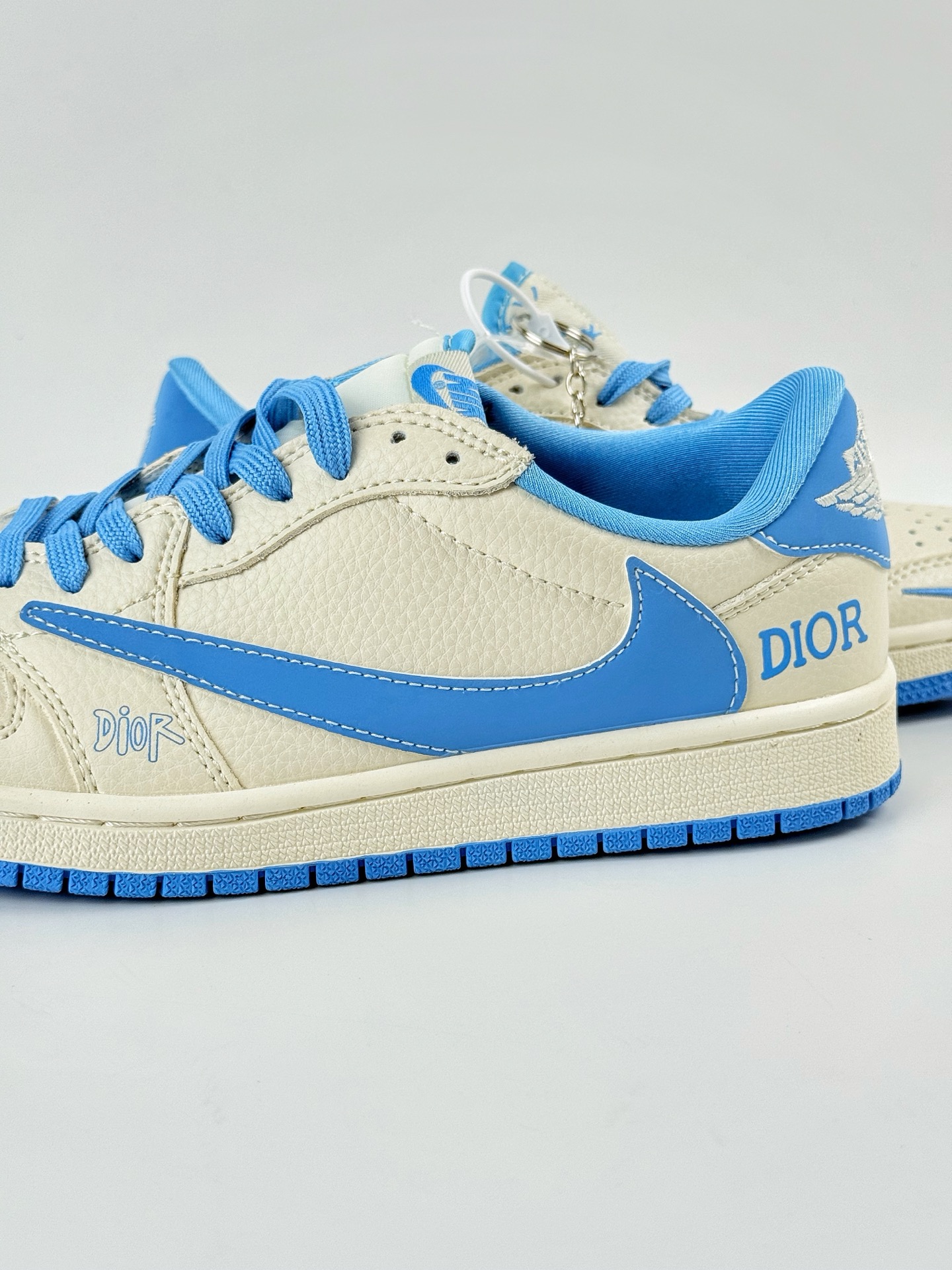 Travis Scott x Nike Air Jordan 1 Low x DIOR Air Jordan 1 Low 反转白蓝小勾倒钩 LD2025-028
