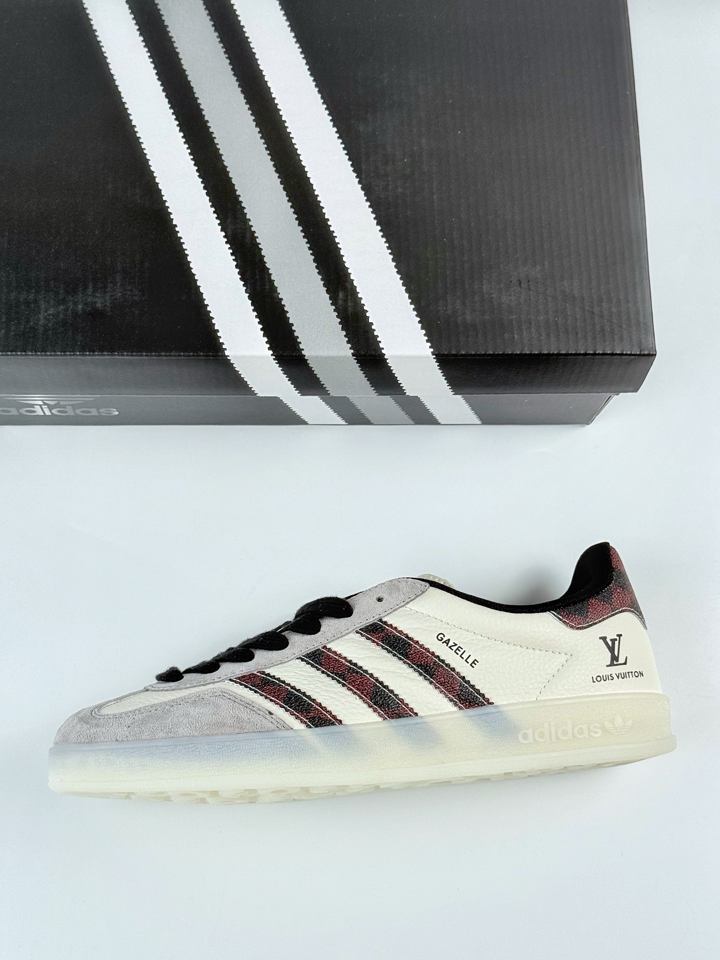 adidas Originals Gazelle INdoor x Louis Vuitton 灰白黑 三叶草休闲防滑耐磨低帮板鞋 DM1234-009