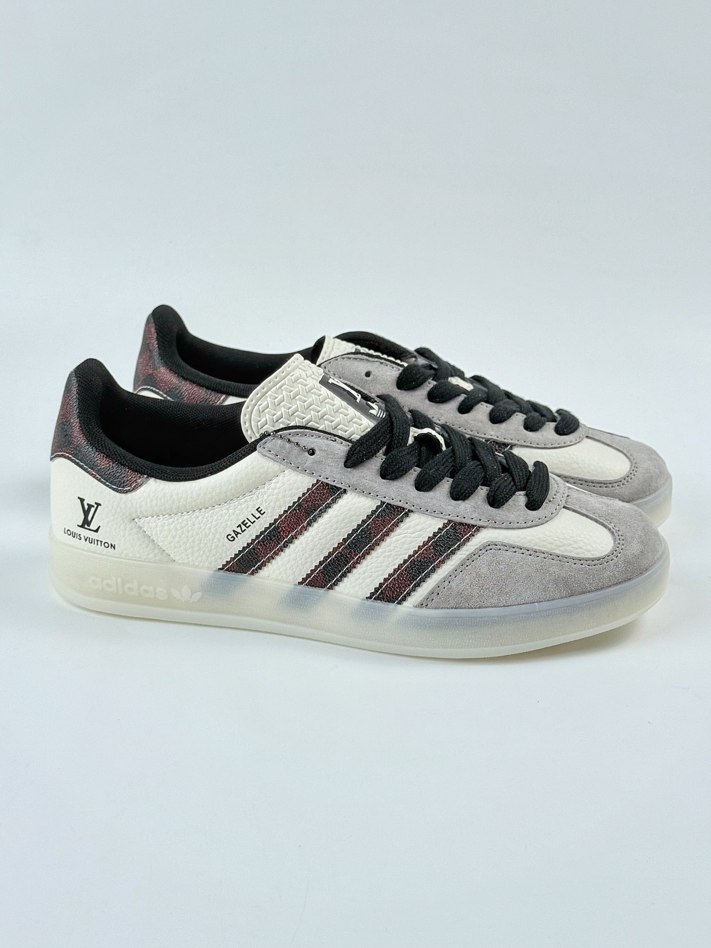 adidas Originals Gazelle INdoor x Louis Vuitton 灰白黑 三叶草休闲防滑耐磨低帮板鞋 DM1234-009