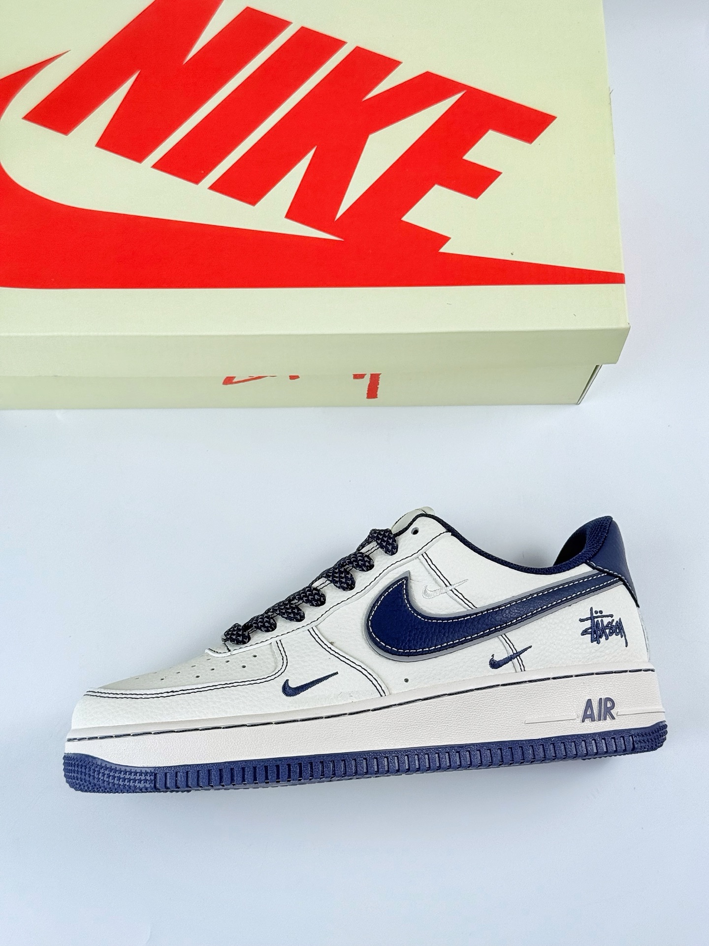 Nike Air Force 1 Low 07 x Louis Vuitton 白蓝三小勾满天星 HH7518-061