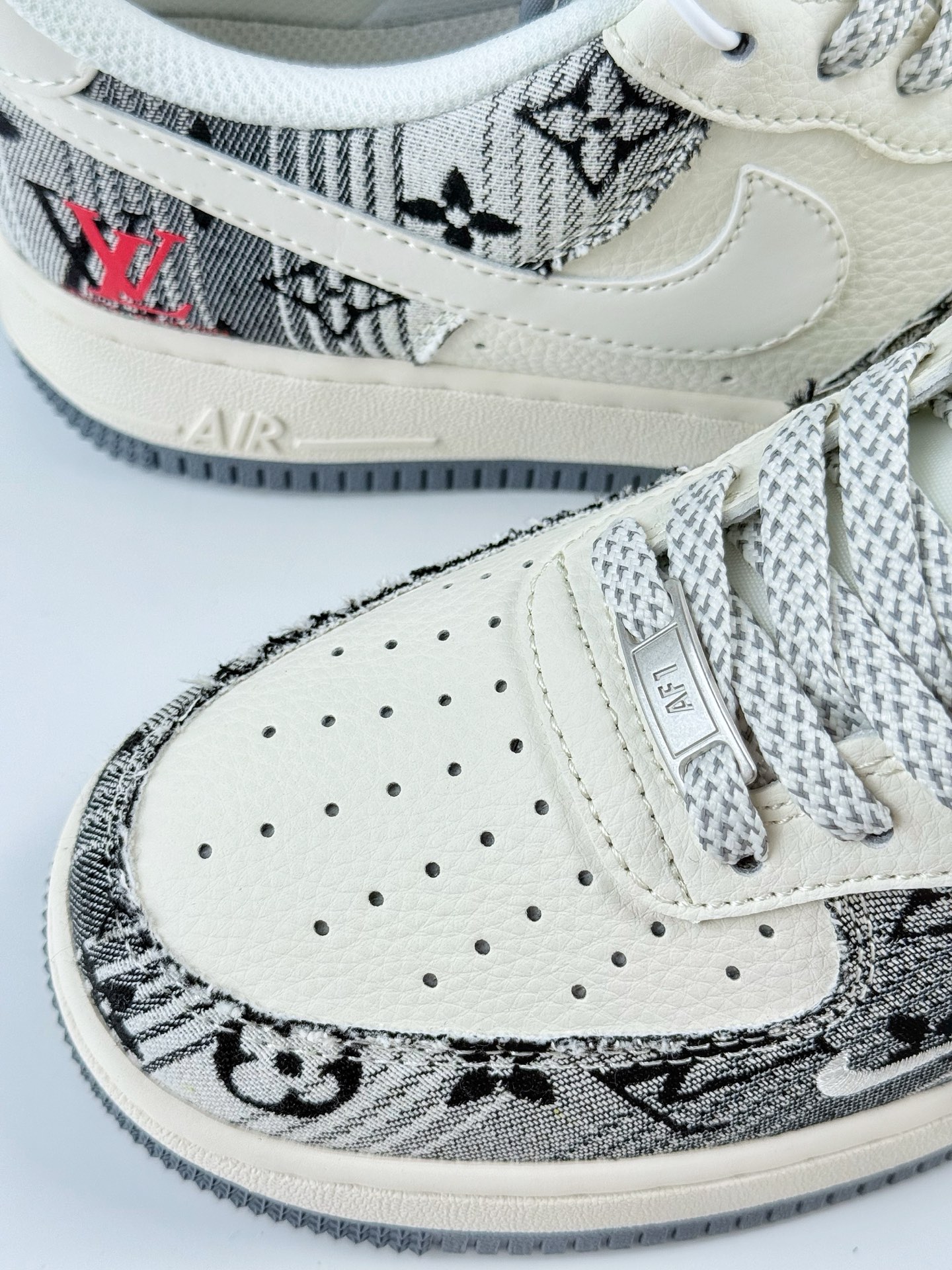 Nike Air Force 1 Low 07 x Louis Vuitton 黑白小勾满天星 XS1958-587