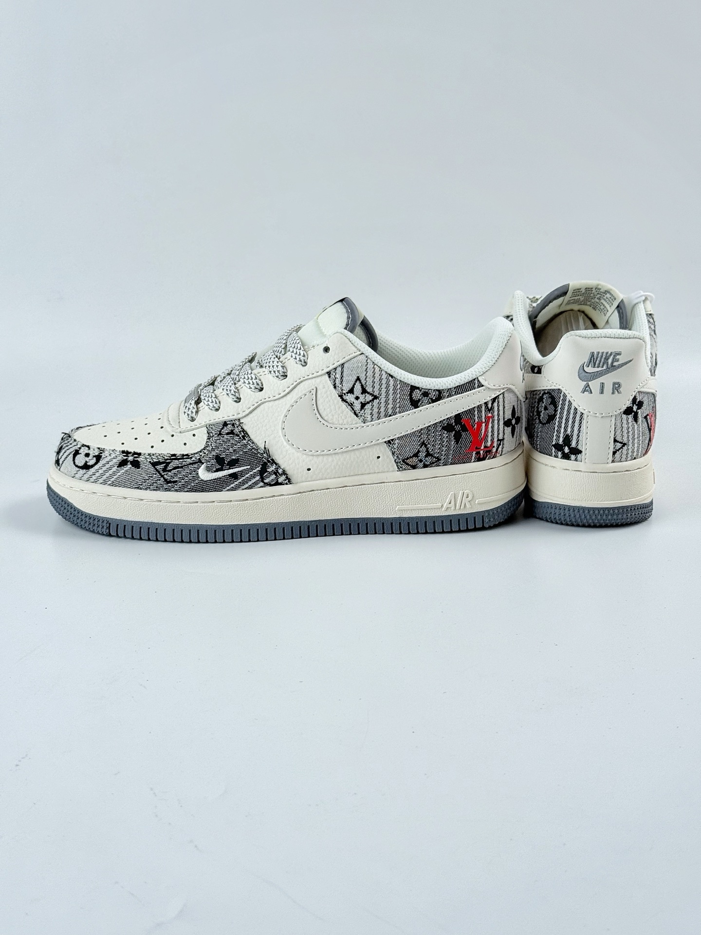 Nike Air Force 1 Low 07 x Louis Vuitton 黑白小勾满天星 XS1958-587