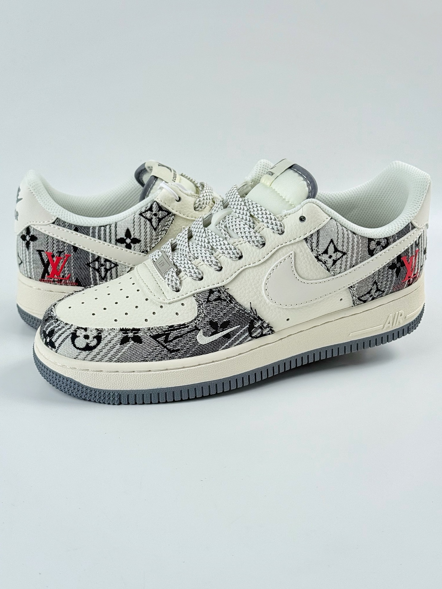 Nike Air Force 1 Low 07 x Louis Vuitton 黑白小勾满天星 XS1958-587