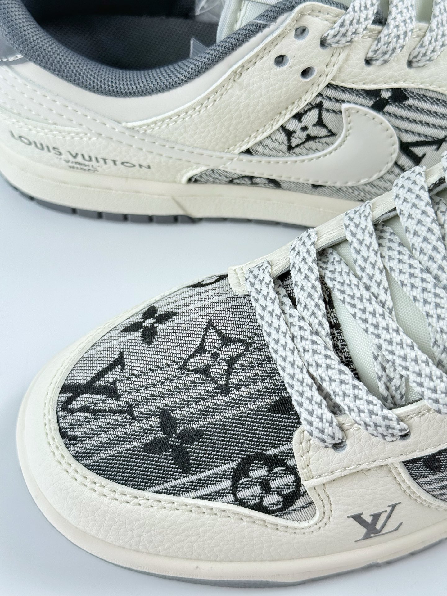 Nike SB Dunk Low x Louis Vuitton 白黑满天星 FC1688-230