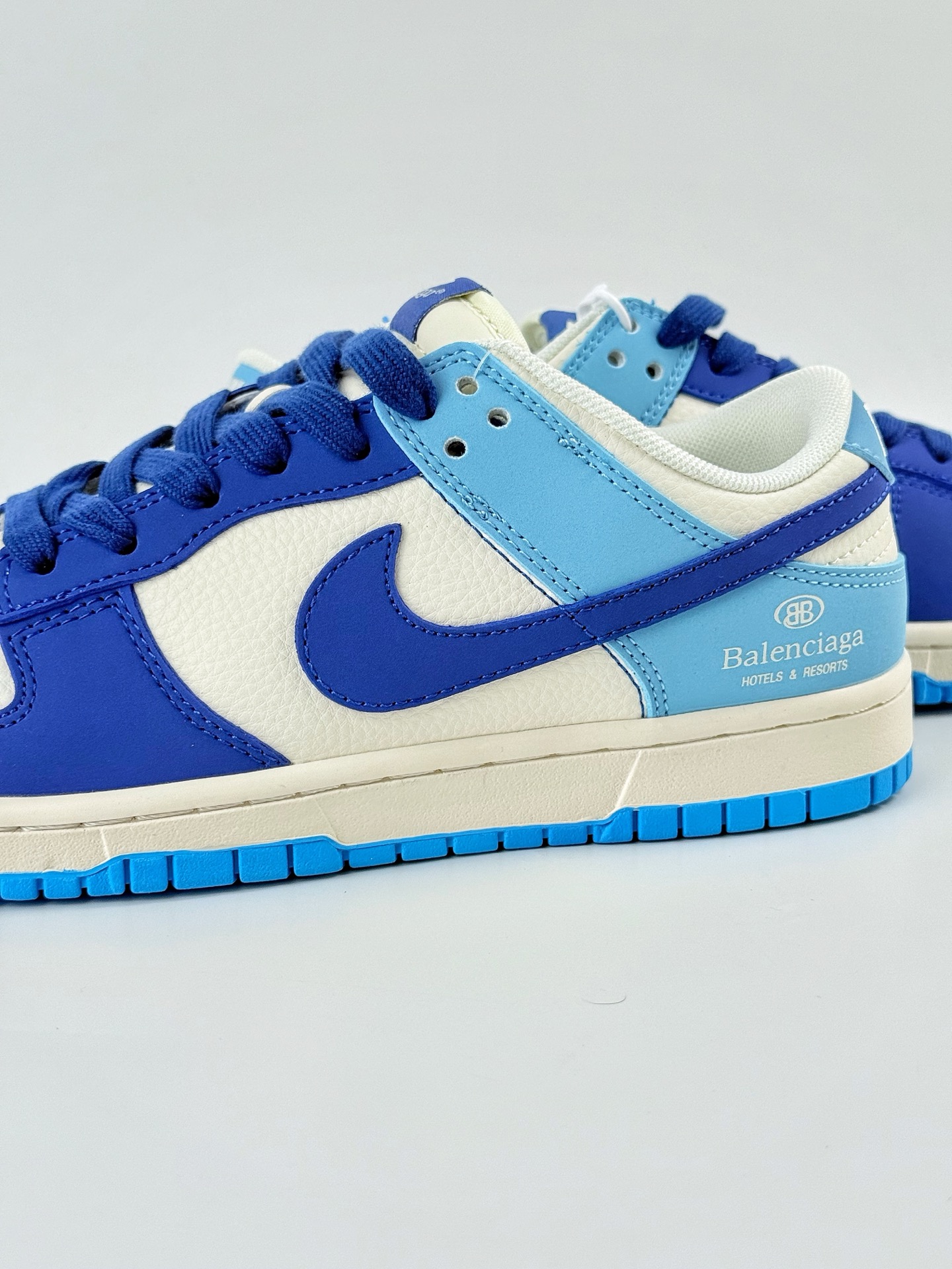 Nike SB Dunk Low x Balenciaga 蓝白小勾 ZH2598-275