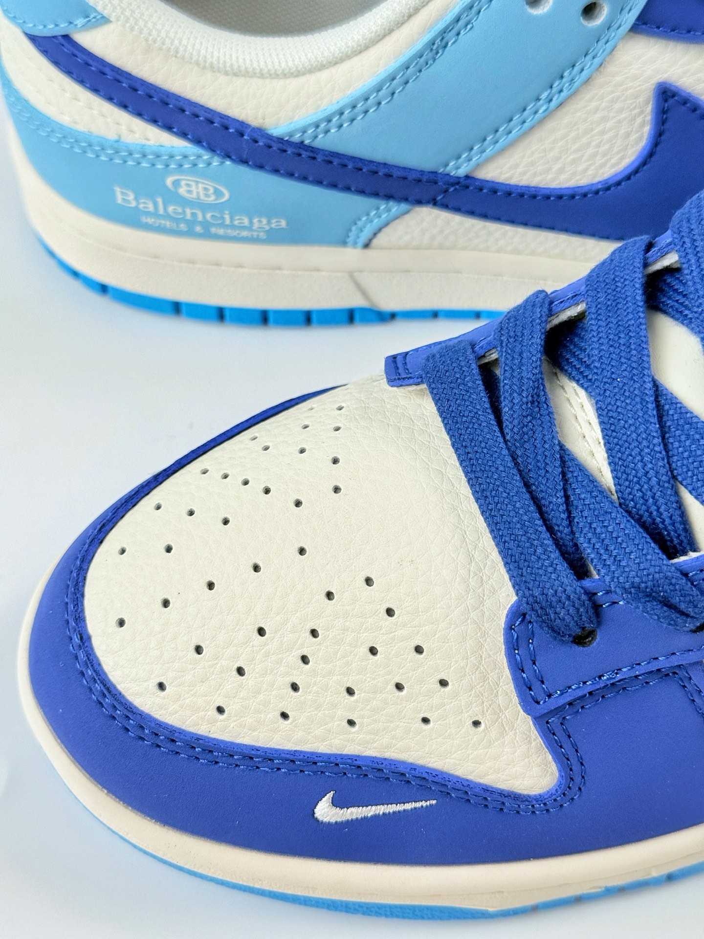 Nike SB Dunk Low x Balenciaga 蓝白小勾 ZH2598-275