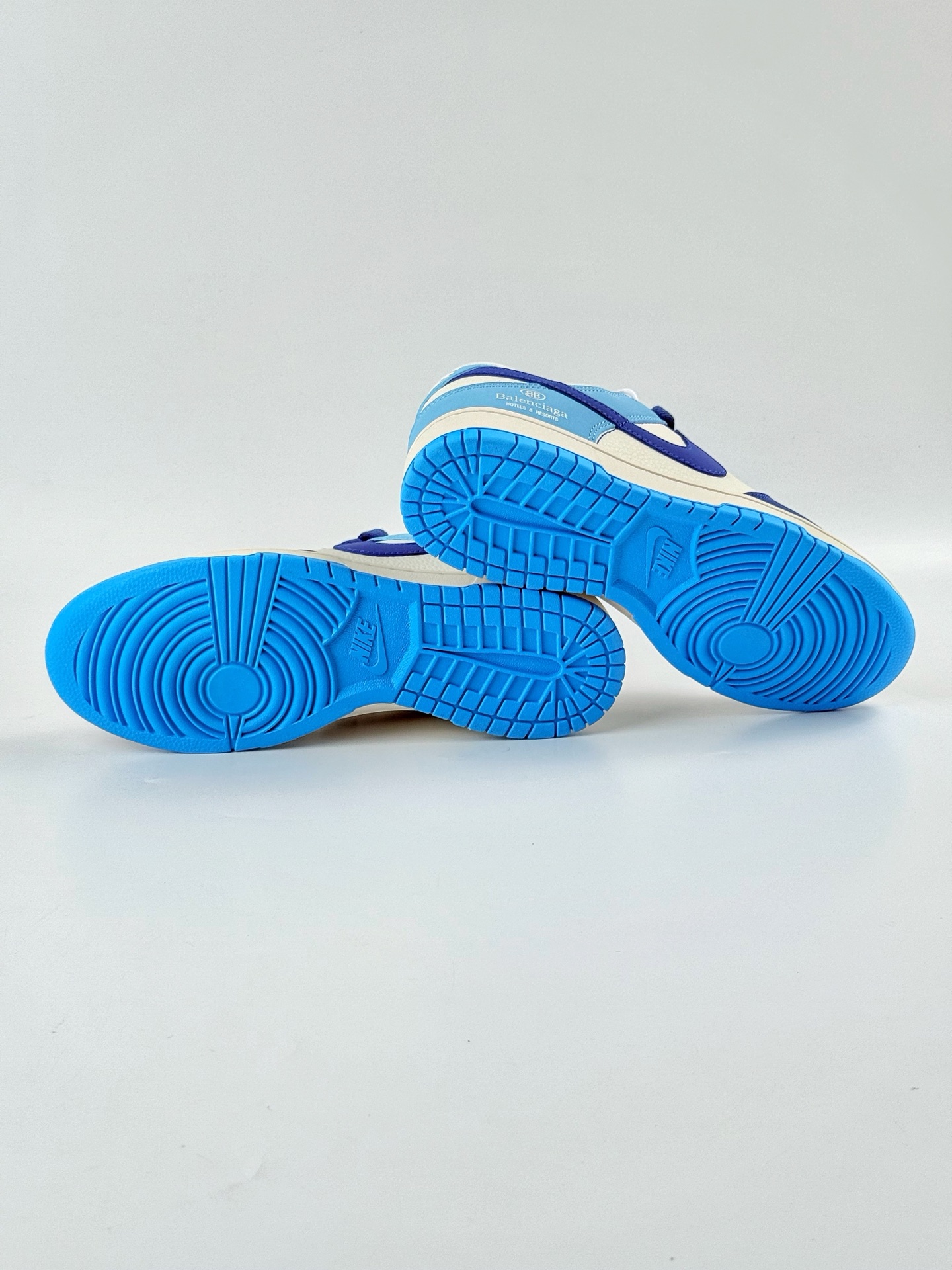 Nike SB Dunk Low x Balenciaga 蓝白小勾 ZH2598-275