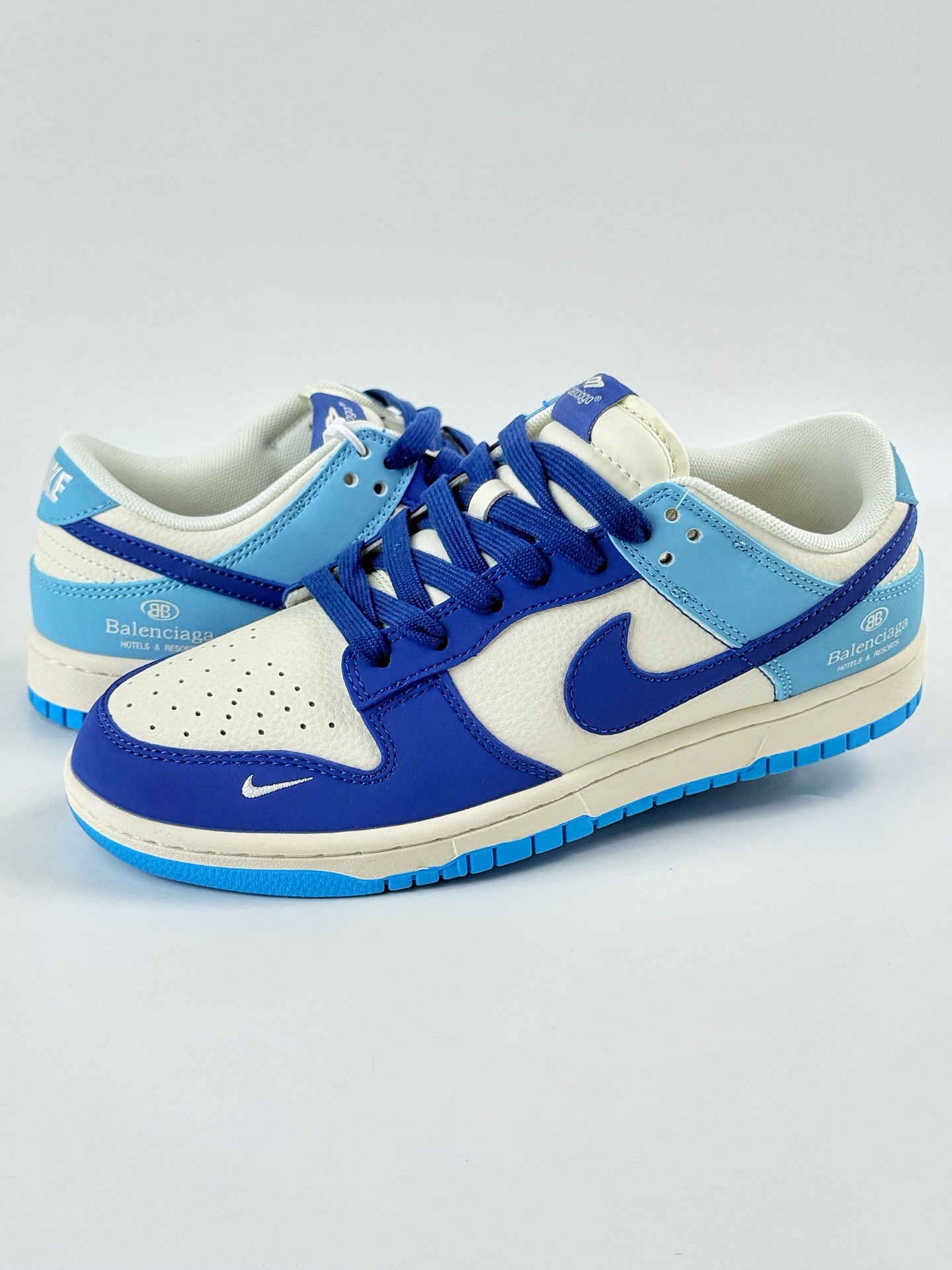 Nike SB Dunk Low x Balenciaga 蓝白小勾 ZH2598-275
